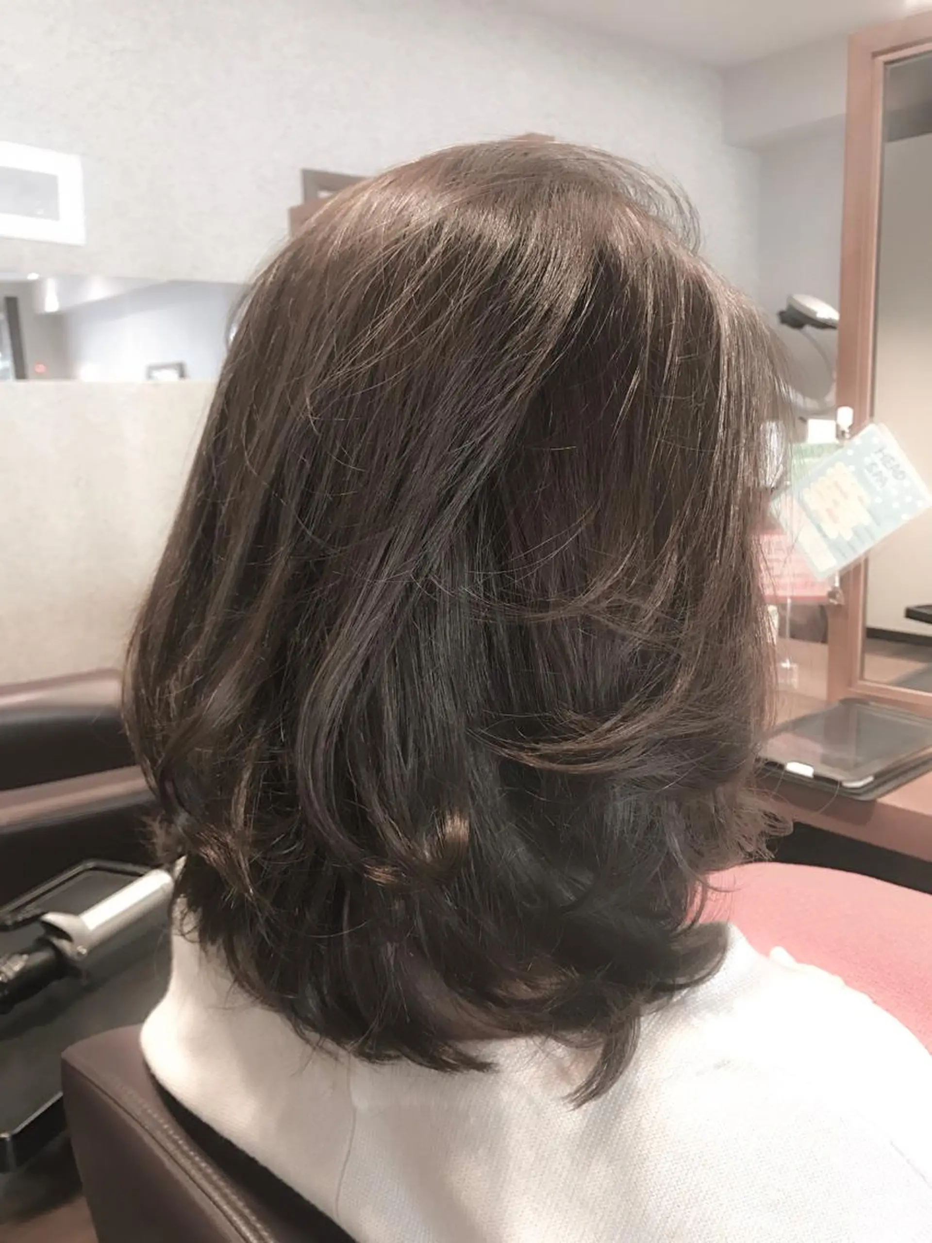 ミディアム カラー グレージュ ひろせ かなのヘアスタイル