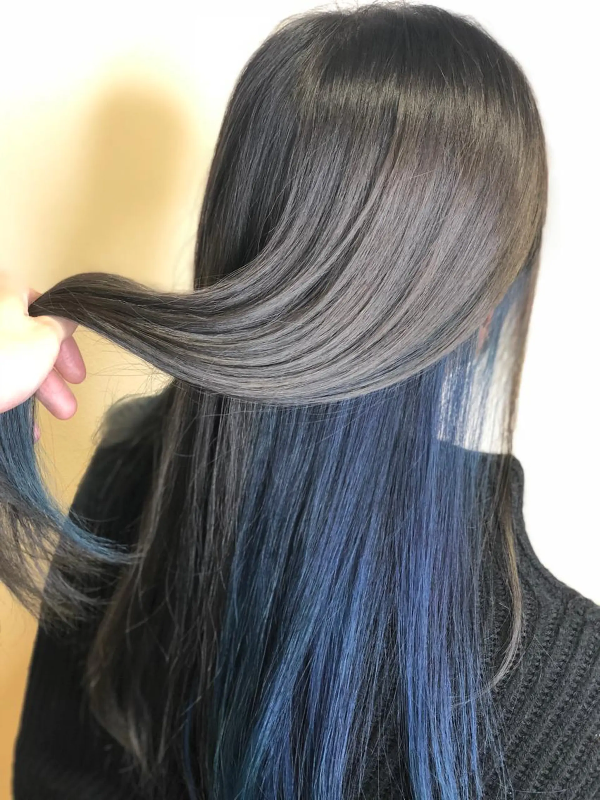 ロング カラー ブルーカラー グレージュ インナーカラー ヘアカラー 門田 恭弥のヘアスタイル