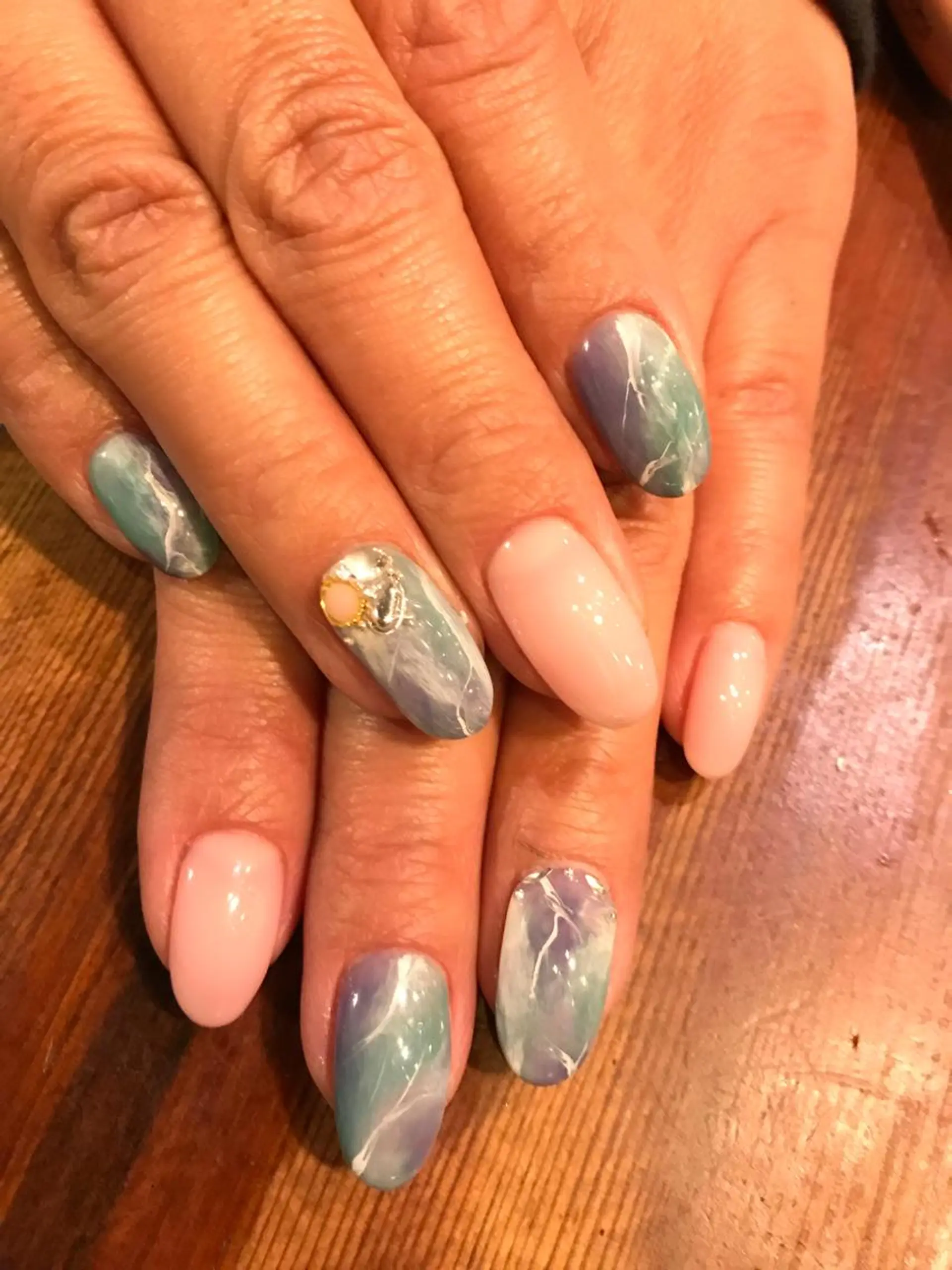 ネイル 髙城 亜紀のネイルデザイン