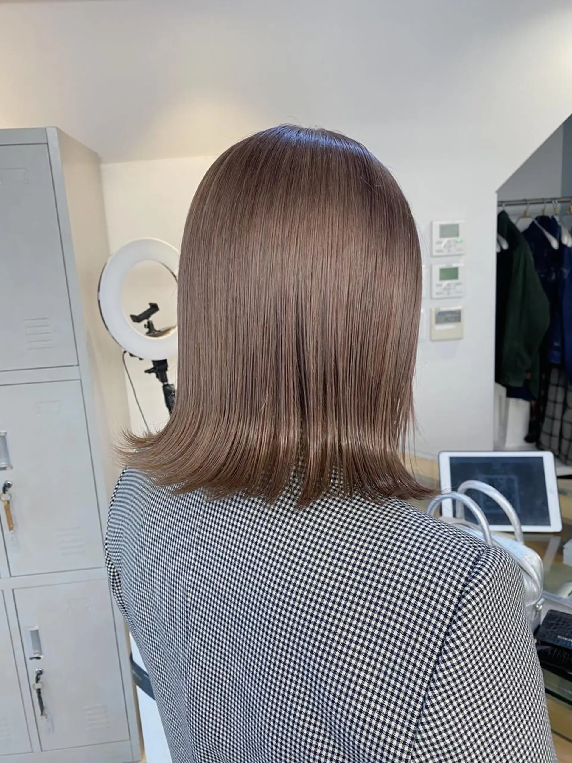 ミディアム カラー ブラウンカラー ミルクティーブラウン ヘアカラー トリートメント flamme Annaのヘアスタイル