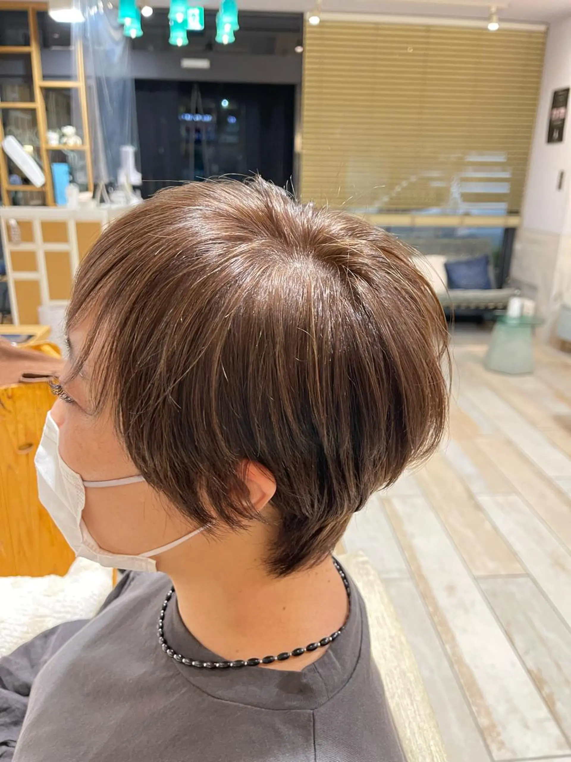 ショート カラー ハイライトカラー ハイライト 馬場智哉 白髪ぼかしハイライトのヘアスタイル