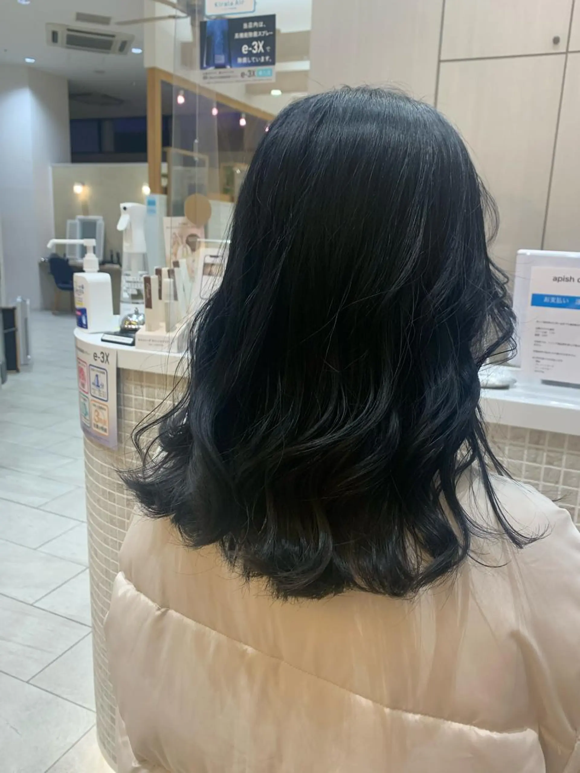 ミディアム 伊藤 麻菜実のヘアスタイル