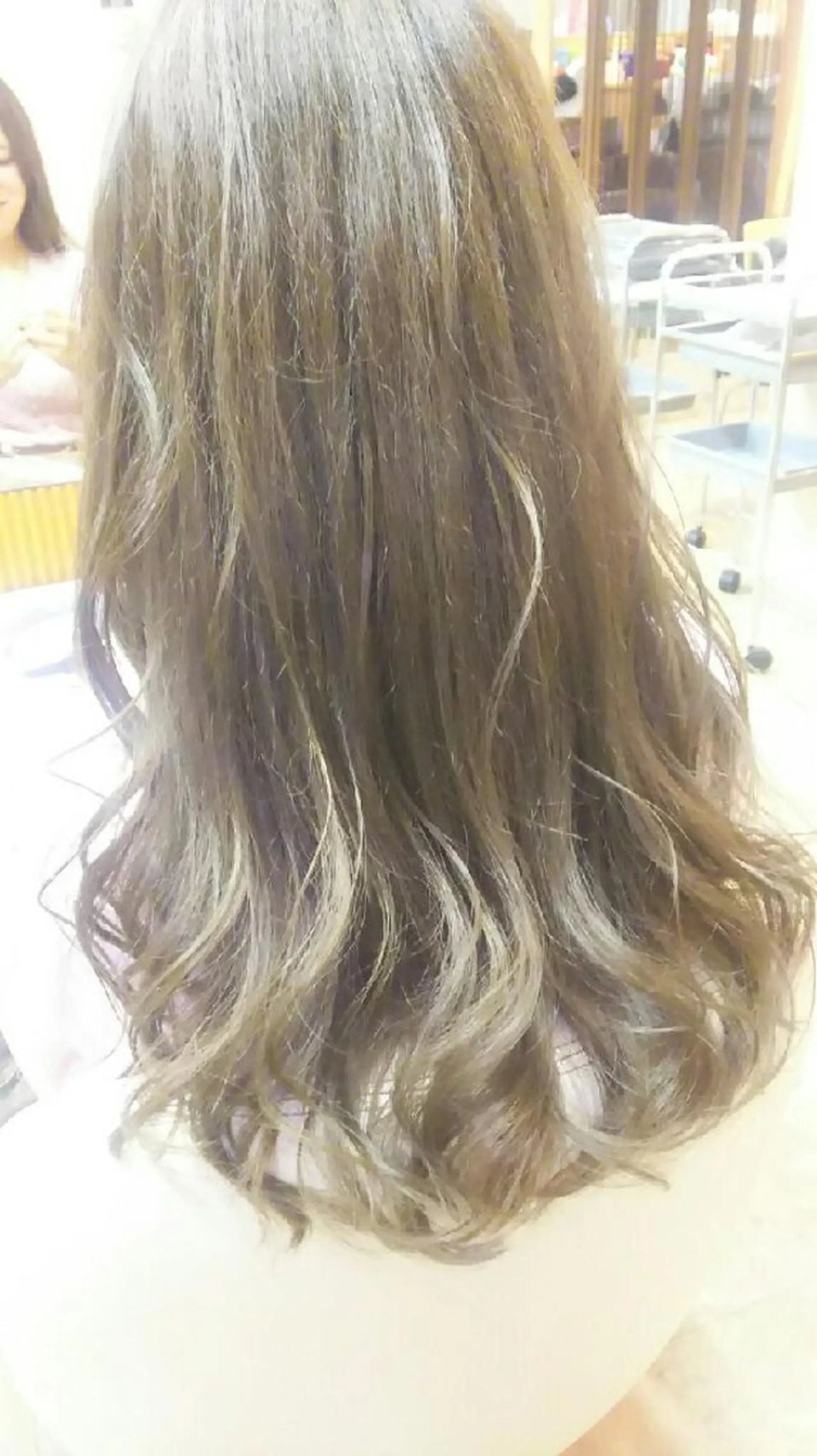 ロング カラー グレージュ ハイライトカラー ハイライト 脇田 雄大のヘアスタイル