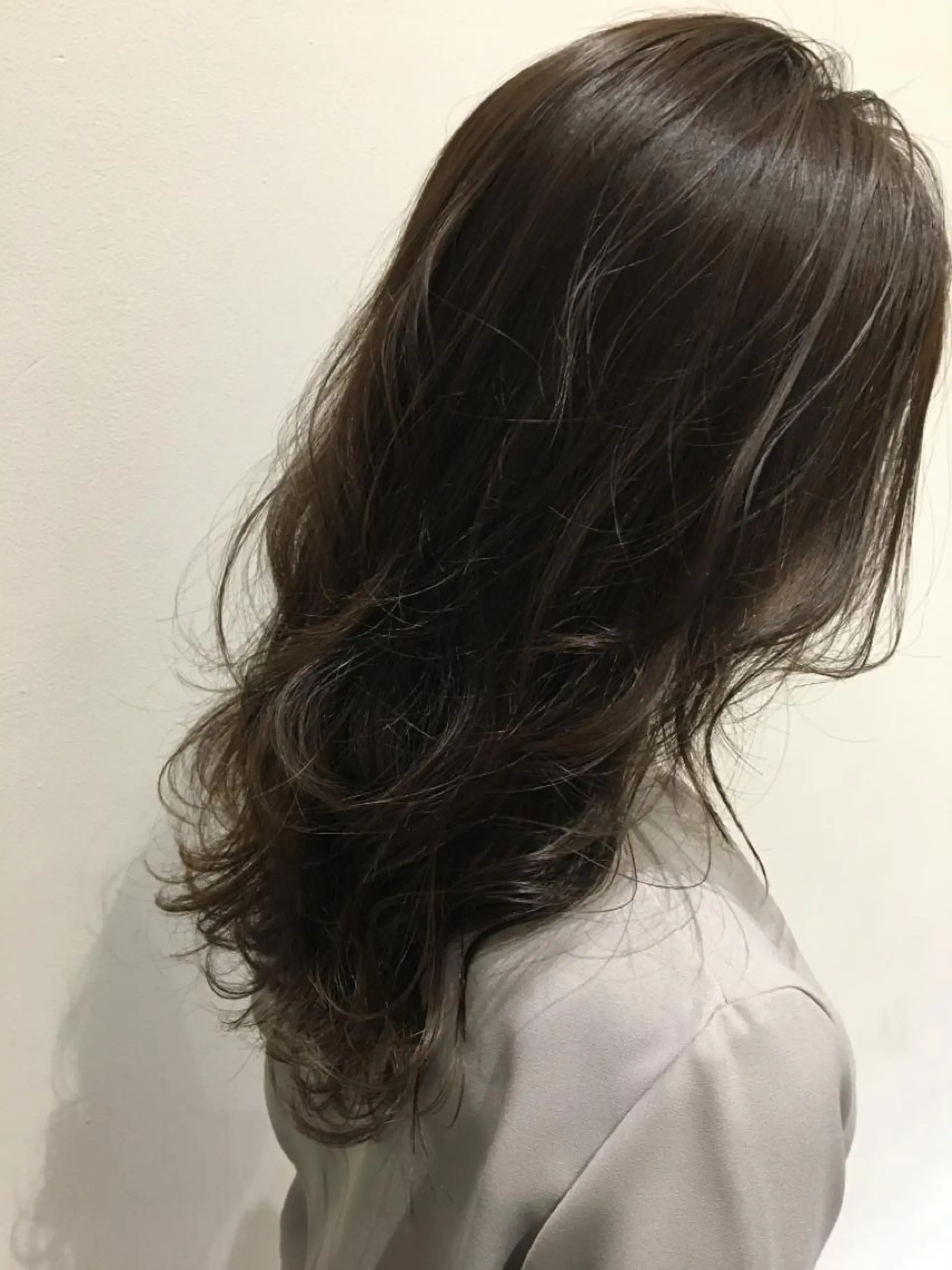 ロング カラー 透明感カラー ダークグレー ダークグレージュ グレージュ volta∞knot所属・狩野 羅夢のヘアスタイル