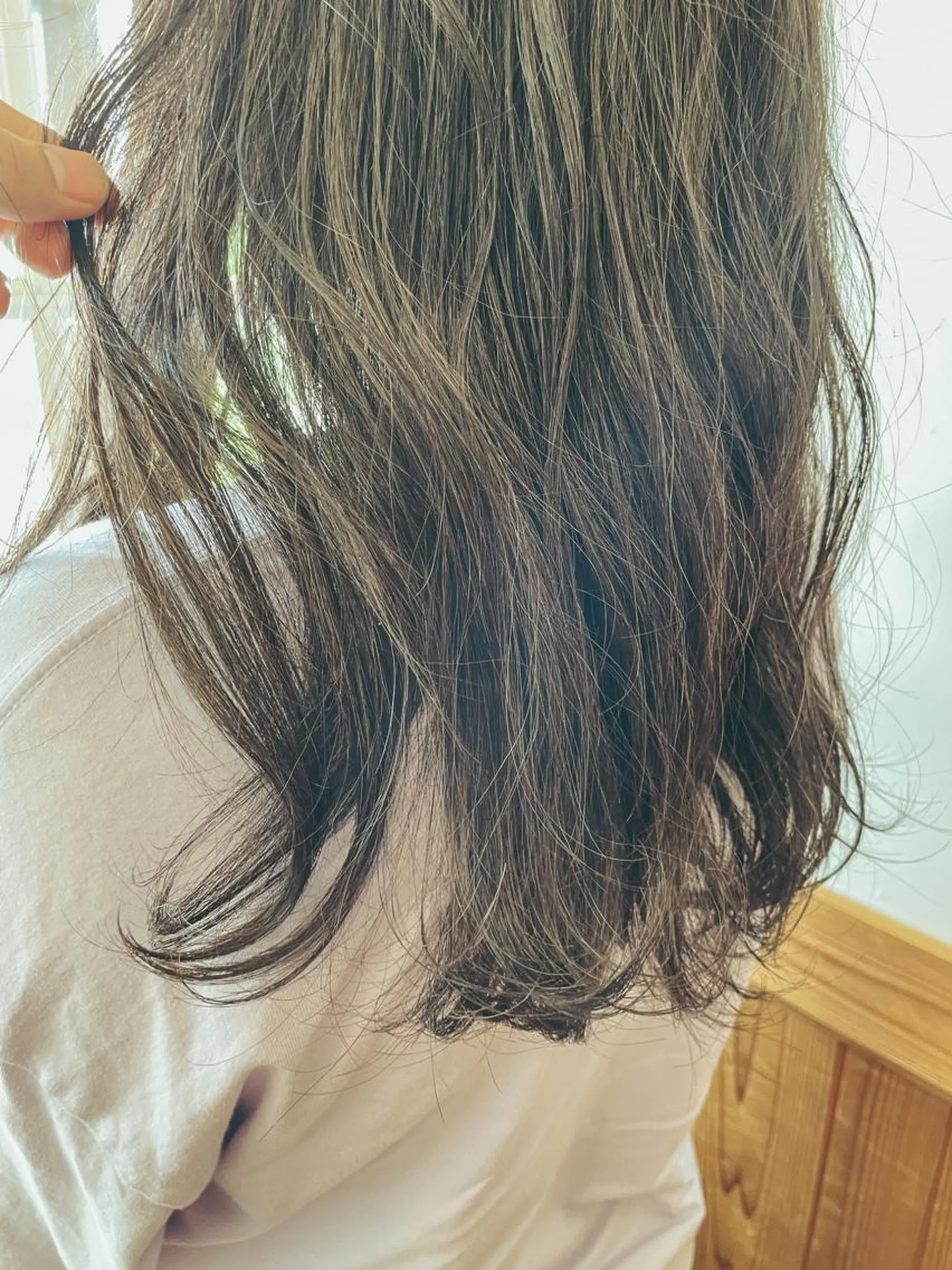 セミロング カラー 吉田 浩太郎のヘアスタイル