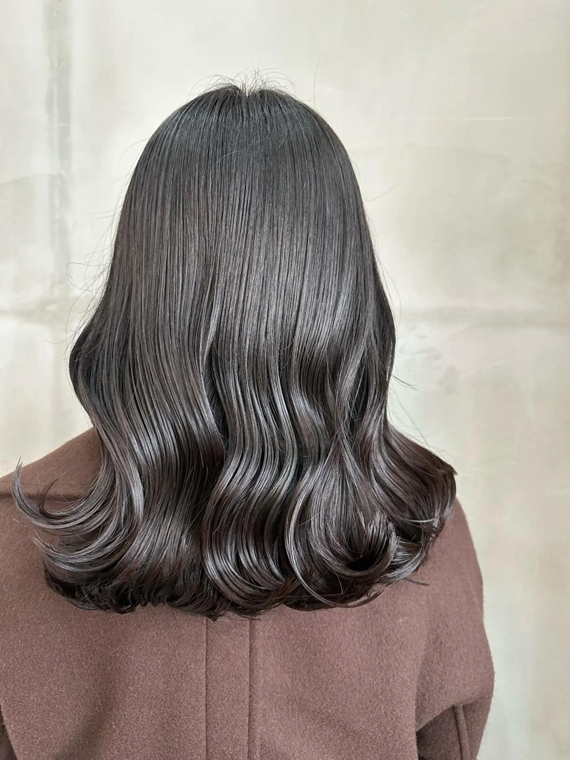 セミロング カット 益 佑夏のヘアスタイル