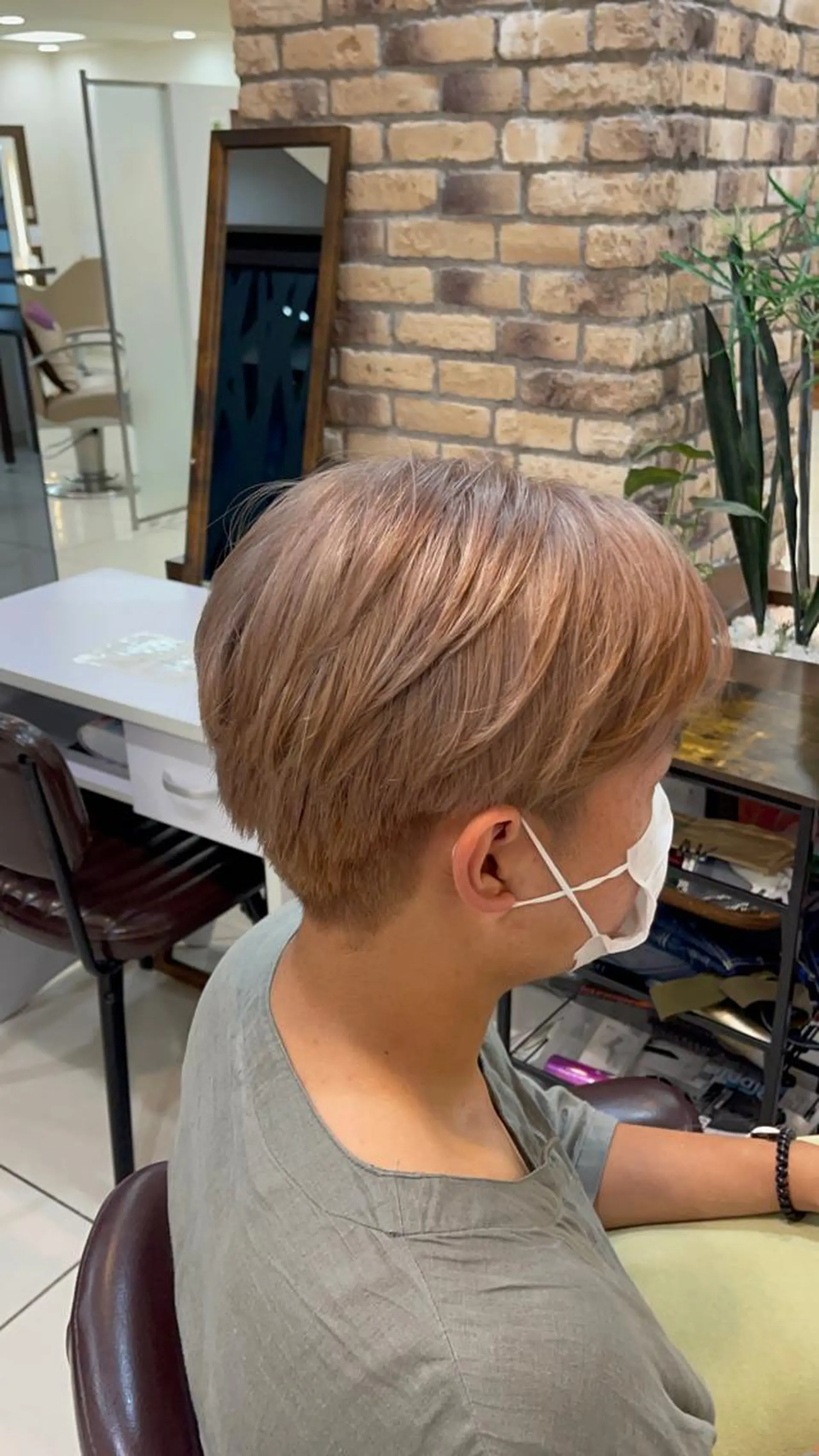 ショート カラー 羽エクステ/シール エクステ/横浜駅5分のヘアスタイル