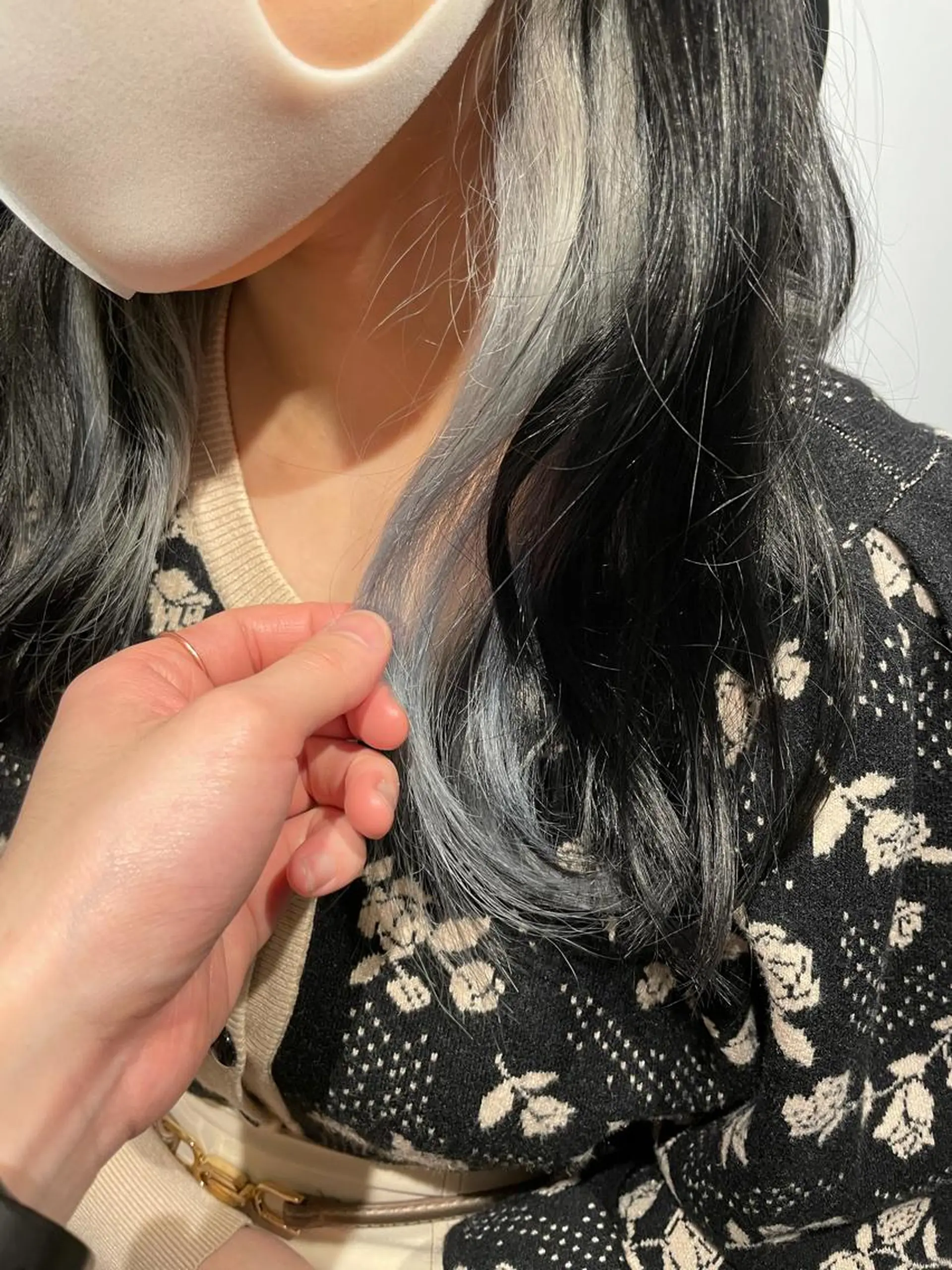 セミロング カラー インナーカラー シルバー カット haconeco【ハコネコ】所属・小川 舜人のヘアスタイル