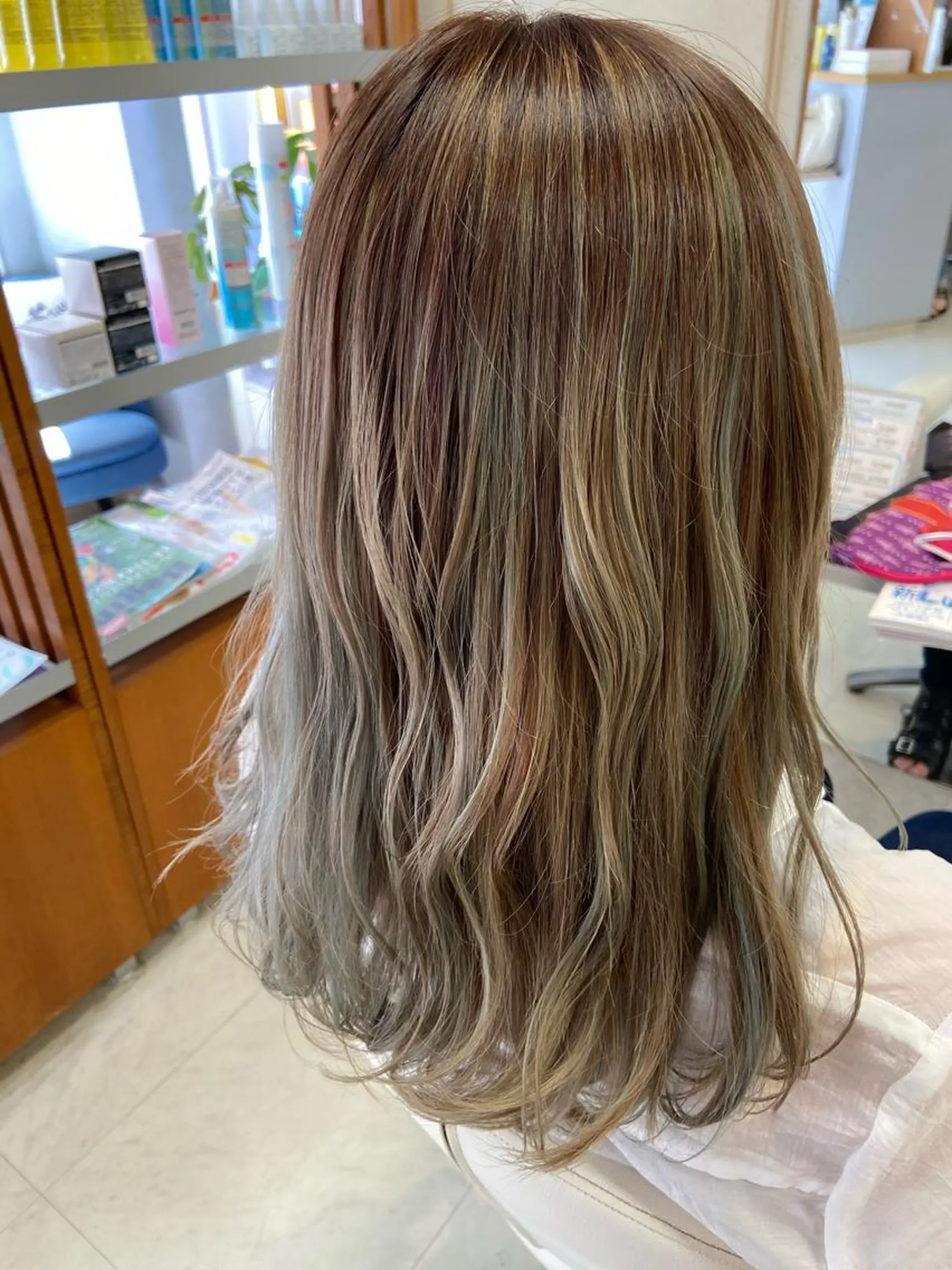 ロング カラー ブリーチ ハイライトカラー ハイライト ヘアカラー 菊地 美憂のヘアスタイル