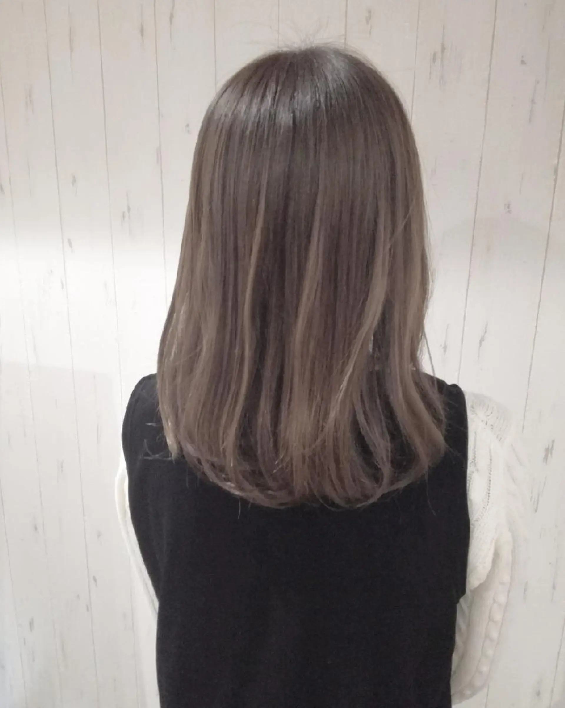 ミディアム カラー グレージュ ハイライトカラー ハイライト 西川 敏夫のヘアスタイル