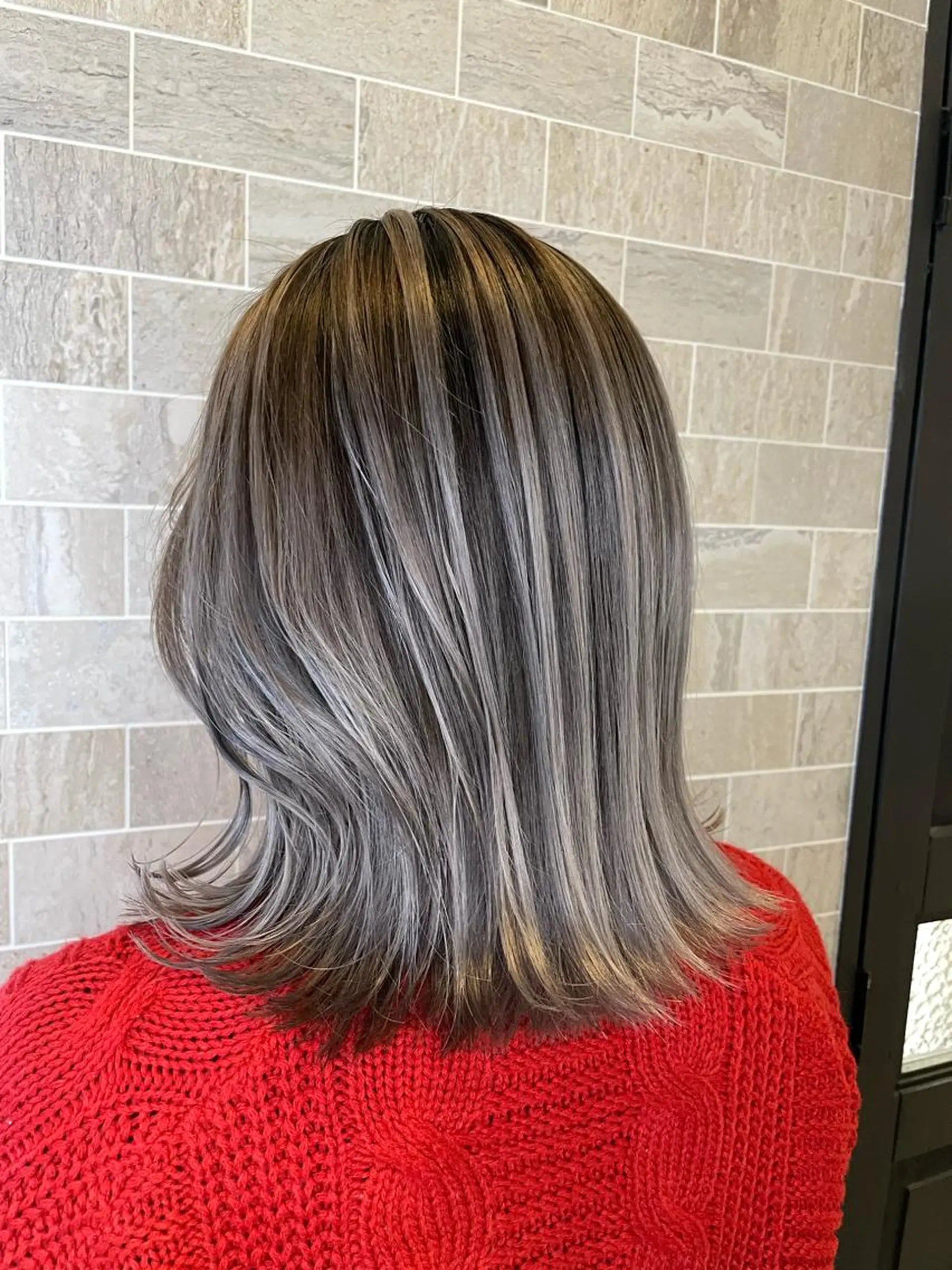 ミディアム ヘアカラー トリートメント ブリーチ毛矯正.髪質 改善.髪にドラマをのヘアスタイル