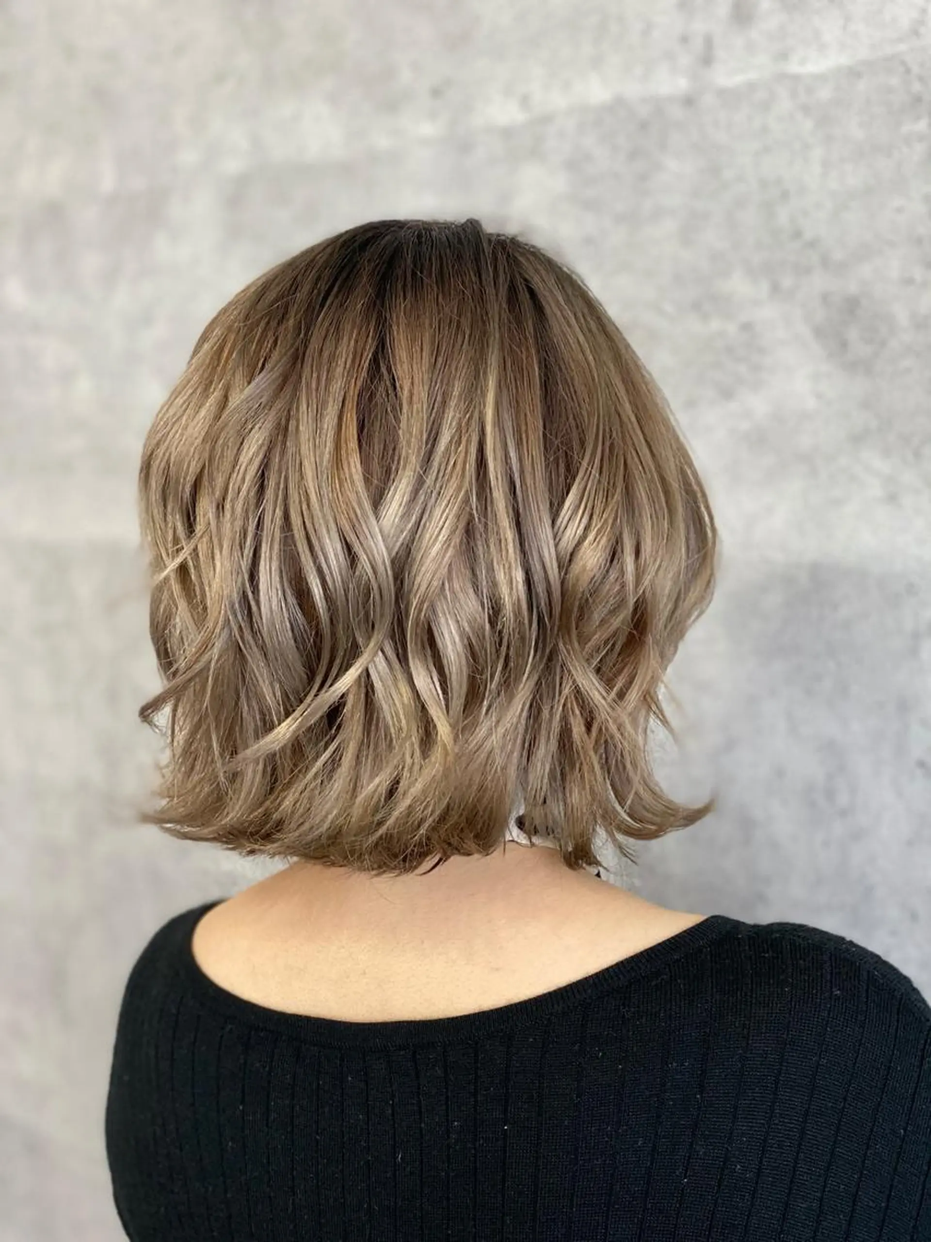 ミディアム カット ヘアカラー トリートメント _White所属・ＳＨＩ ＺＵのヘアスタイル