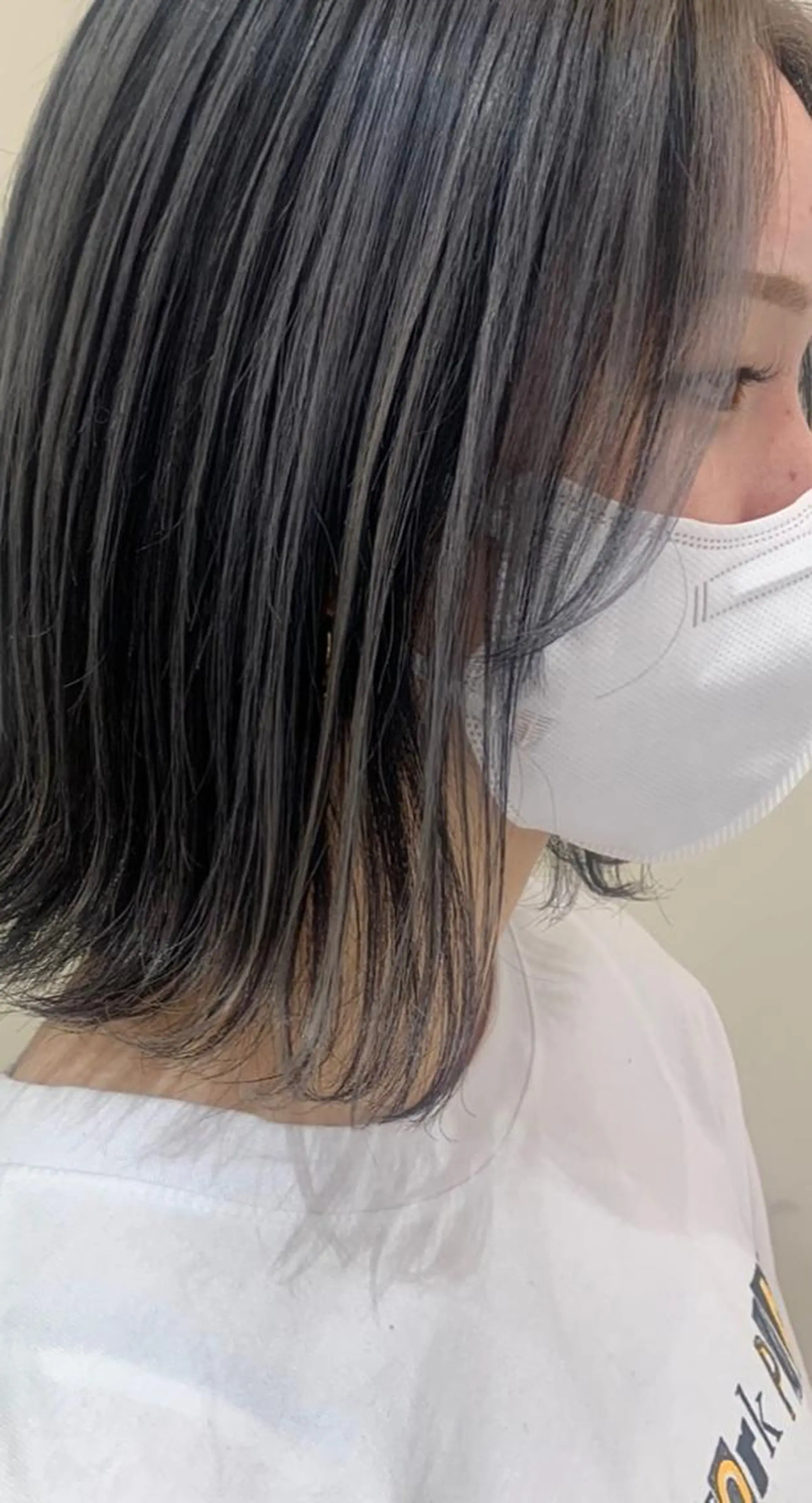 ミディアム 赤みオフの透明感職人 /ケア重視の美髪施術のヘアスタイル