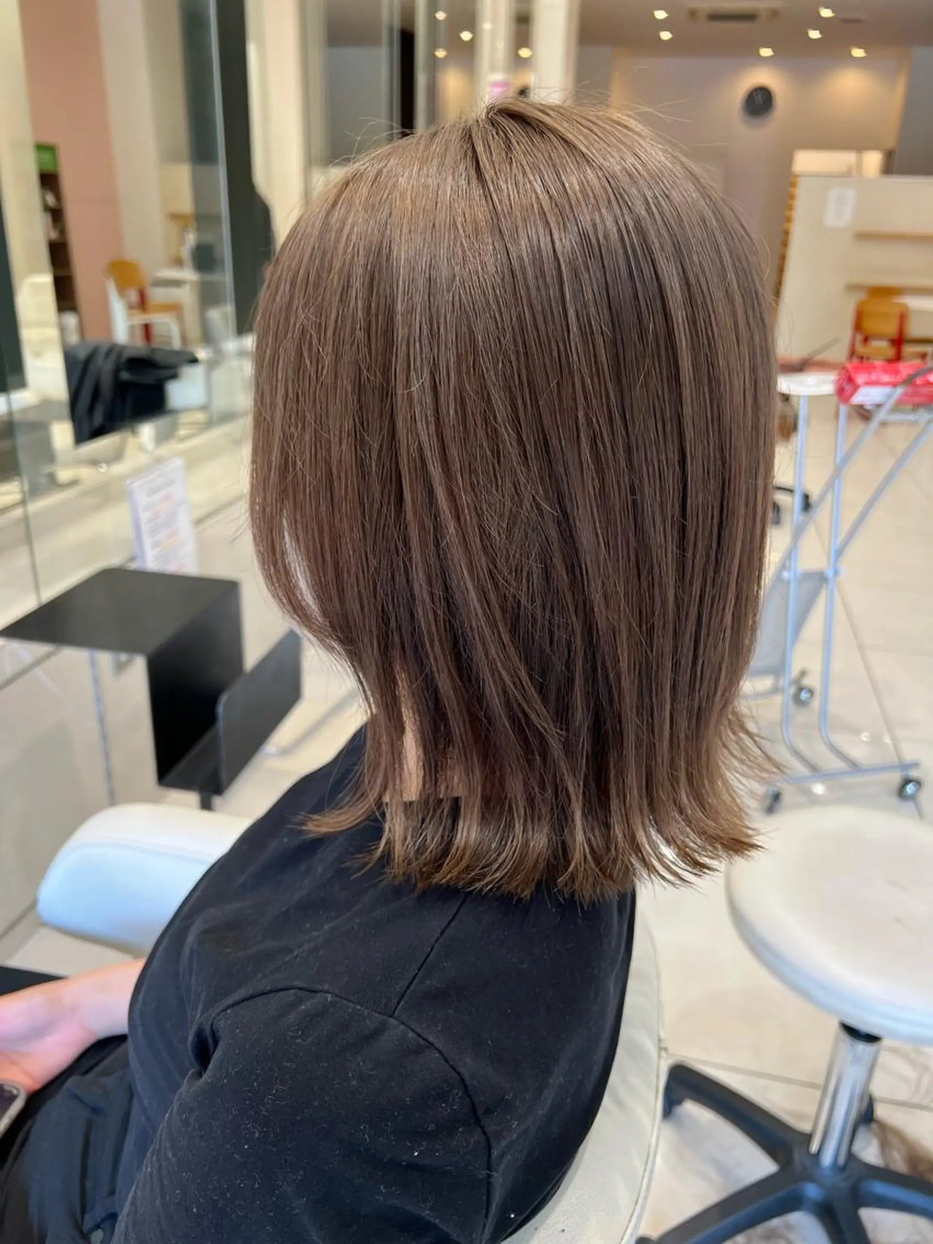 ミディアム ☃️顔周りレイヤー グレージュSHUTOのヘアスタイル