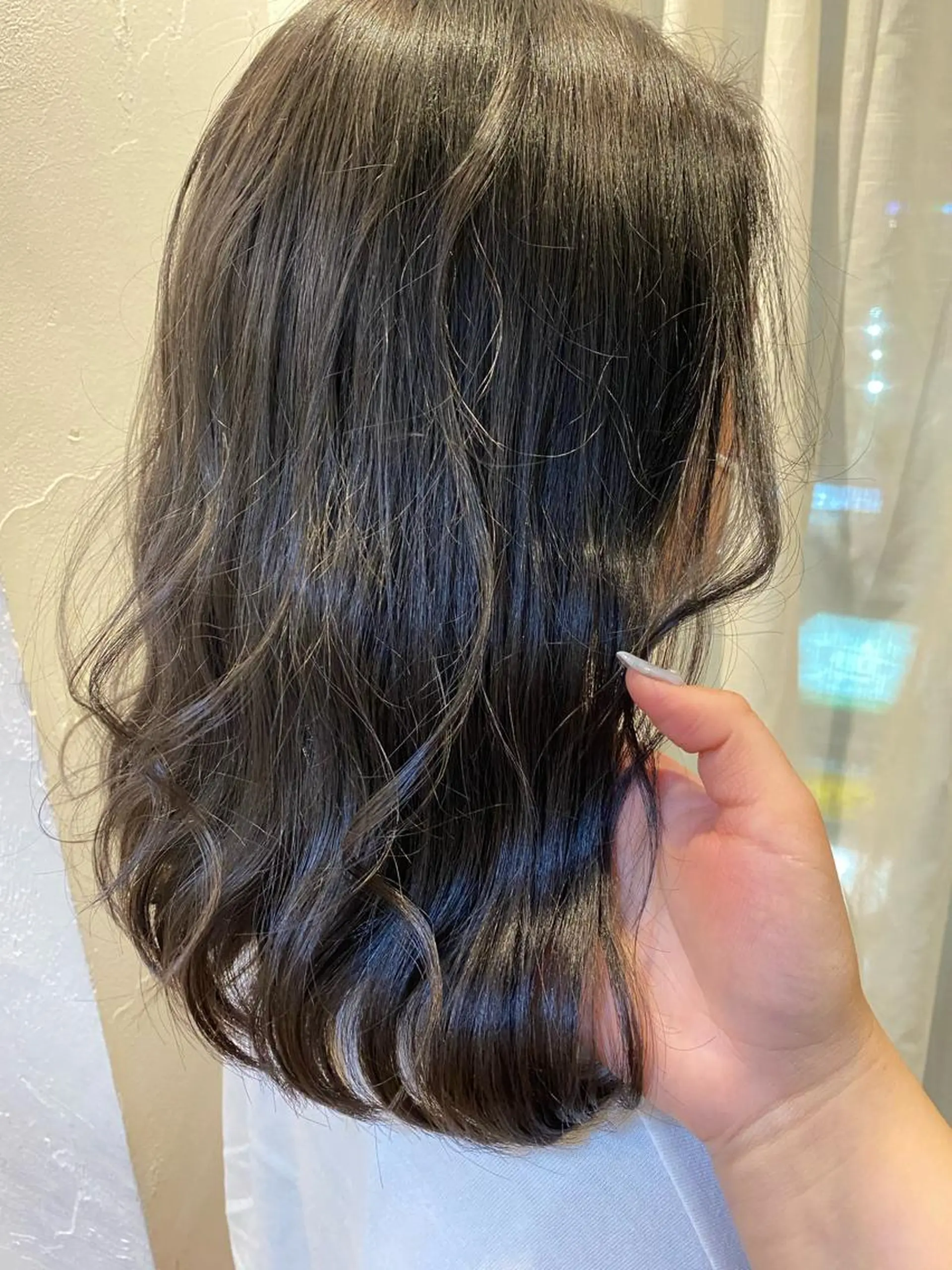 ミディアム カラー sio.nail&eyebrow salon shimokitazawa2号店所属・nailist mana𖤐´-のネイルデザイン