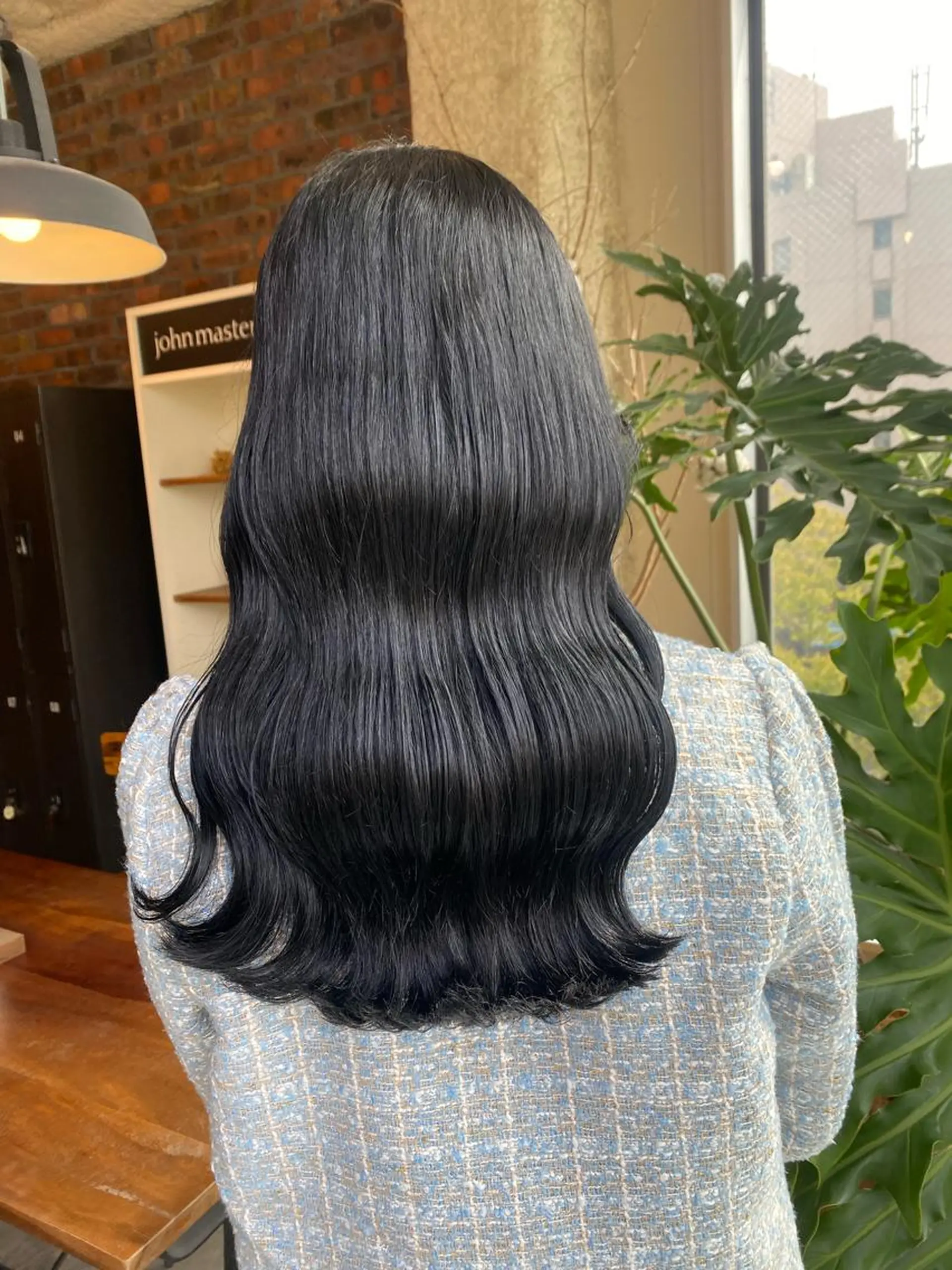 ミディアム カラー 黒髪 透明感カラー カット ヘアカラー the BRIDGE 加藤みのりのヘアスタイル