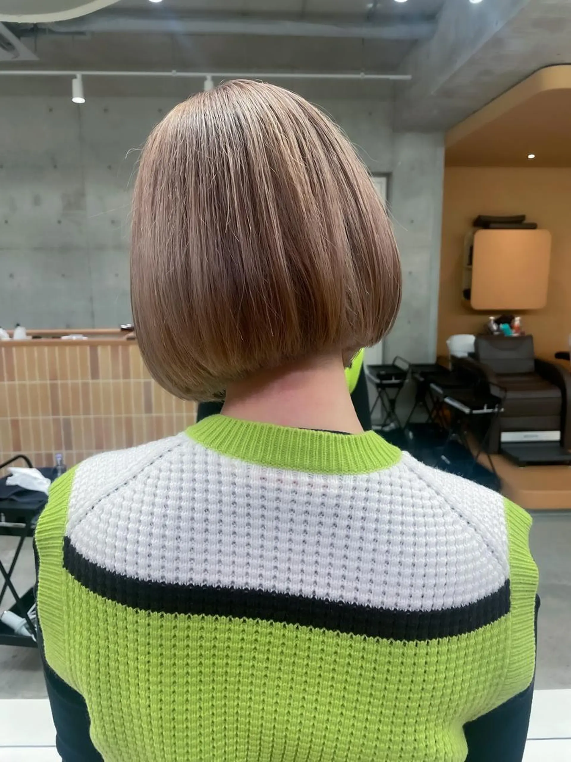 ショート カラー ヘアアレンジ ミニボブ/ブリーチ 🌈MISATOのヘアスタイル