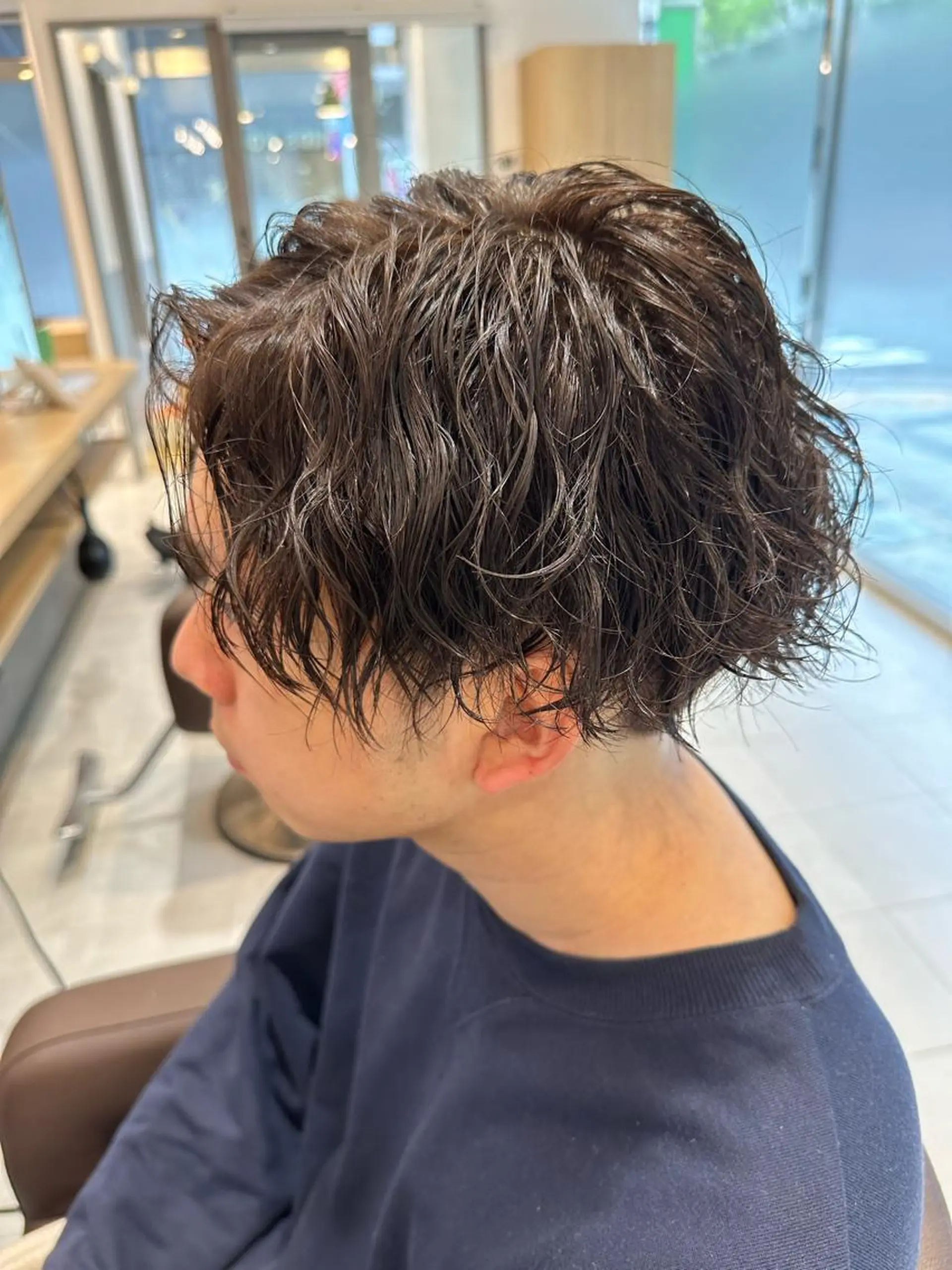 ミディアム パーマ メンズ ミディアムパーマ フェードカット メンズパーマ ツイストスパイラルパーマ 波巻きパーマ 💈メンズ特化 美容師サキ💈のヘアスタイル