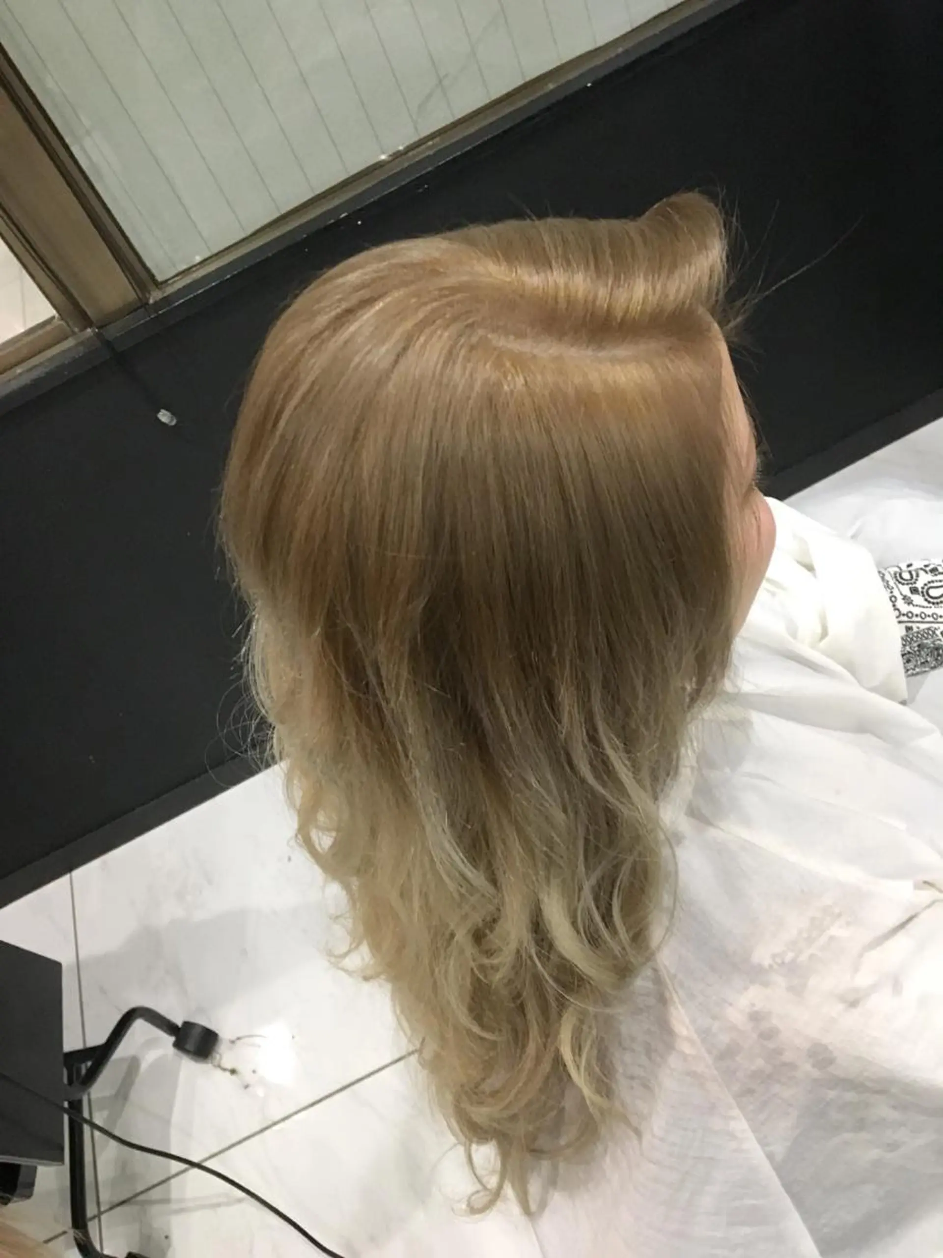 カラー ベージュカラー ブリーチ グラデーションカラー ホワイトベージュ ヘアカラー トリートメント 🦖店長🦖pino #しのだスペシャルのヘアスタイル