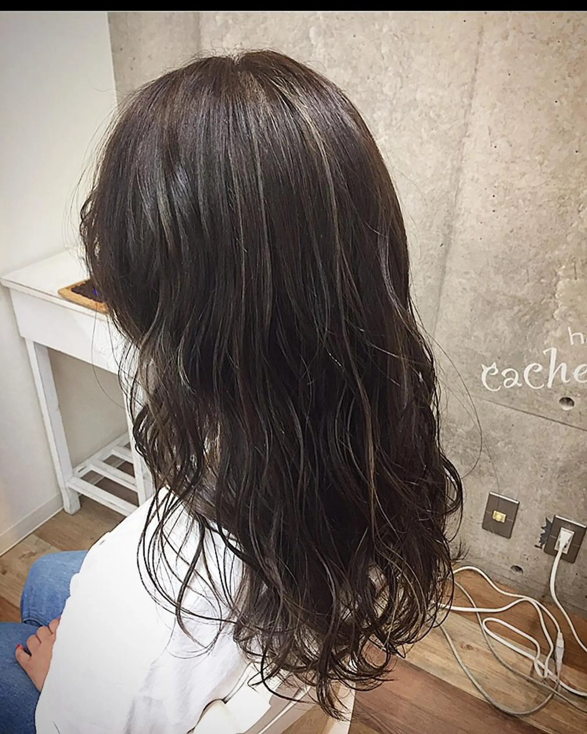 セミロング ハイライト cachecache所属・及川 光のヘアスタイル