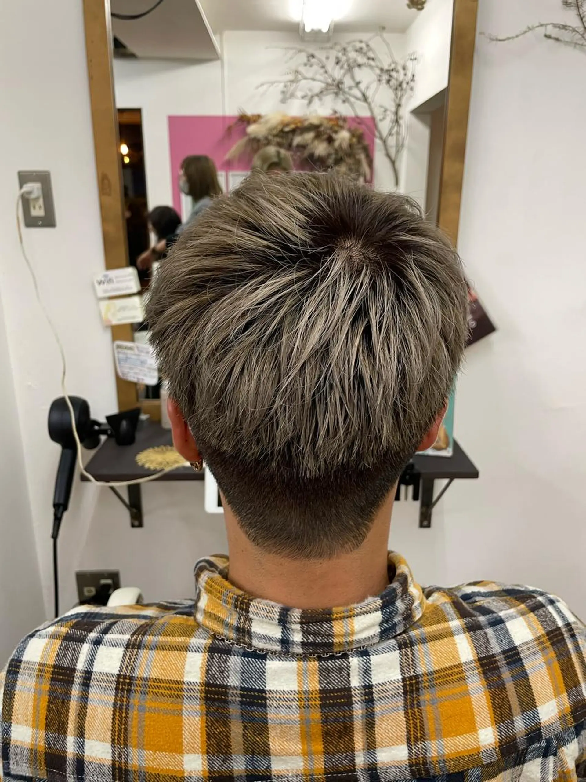 ショート メンズ JERICHO HAIR所属・ユ カの眉毛・アイブロウイメージ