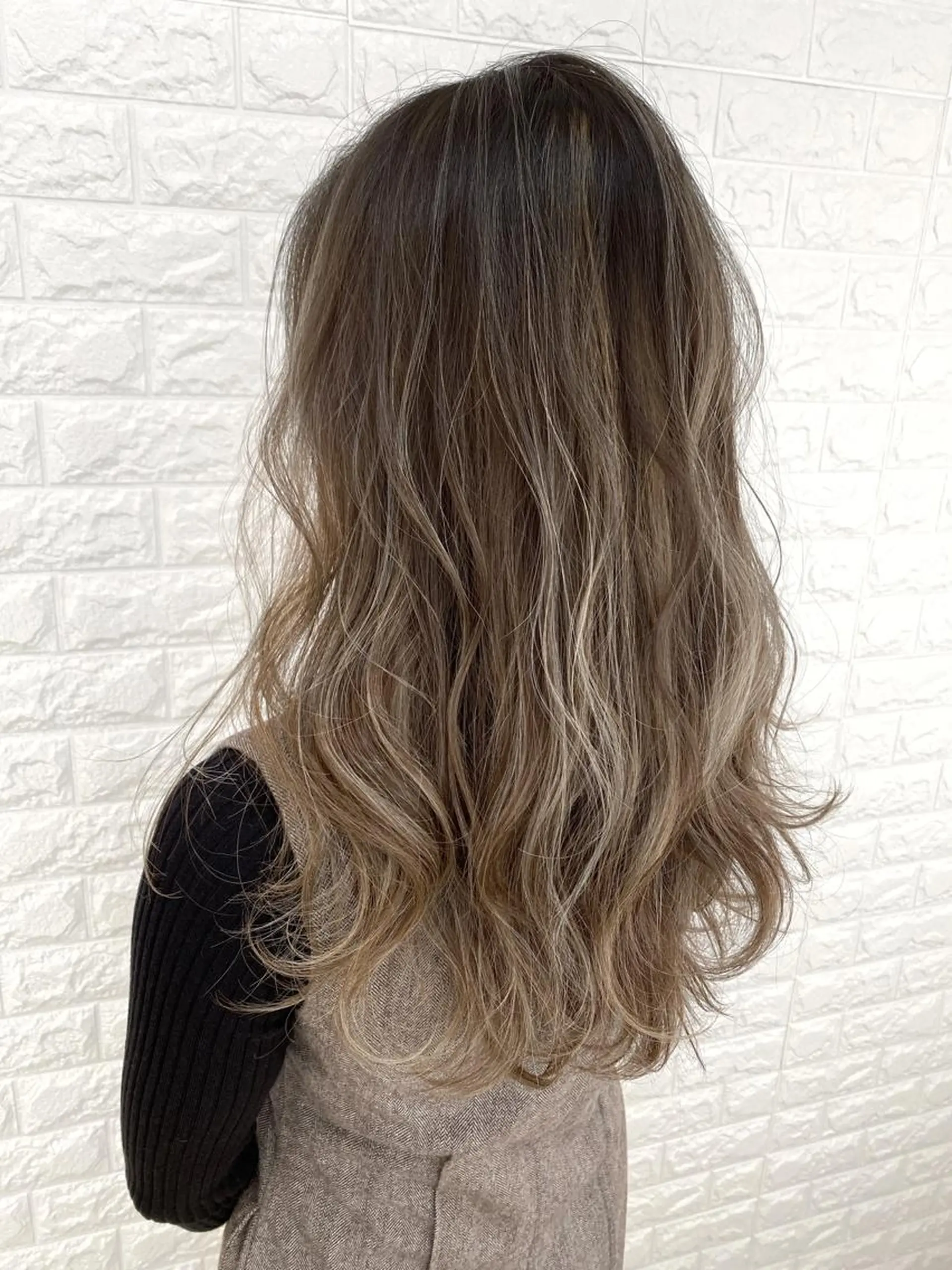 カラー 高木 麻知子のヘアスタイル