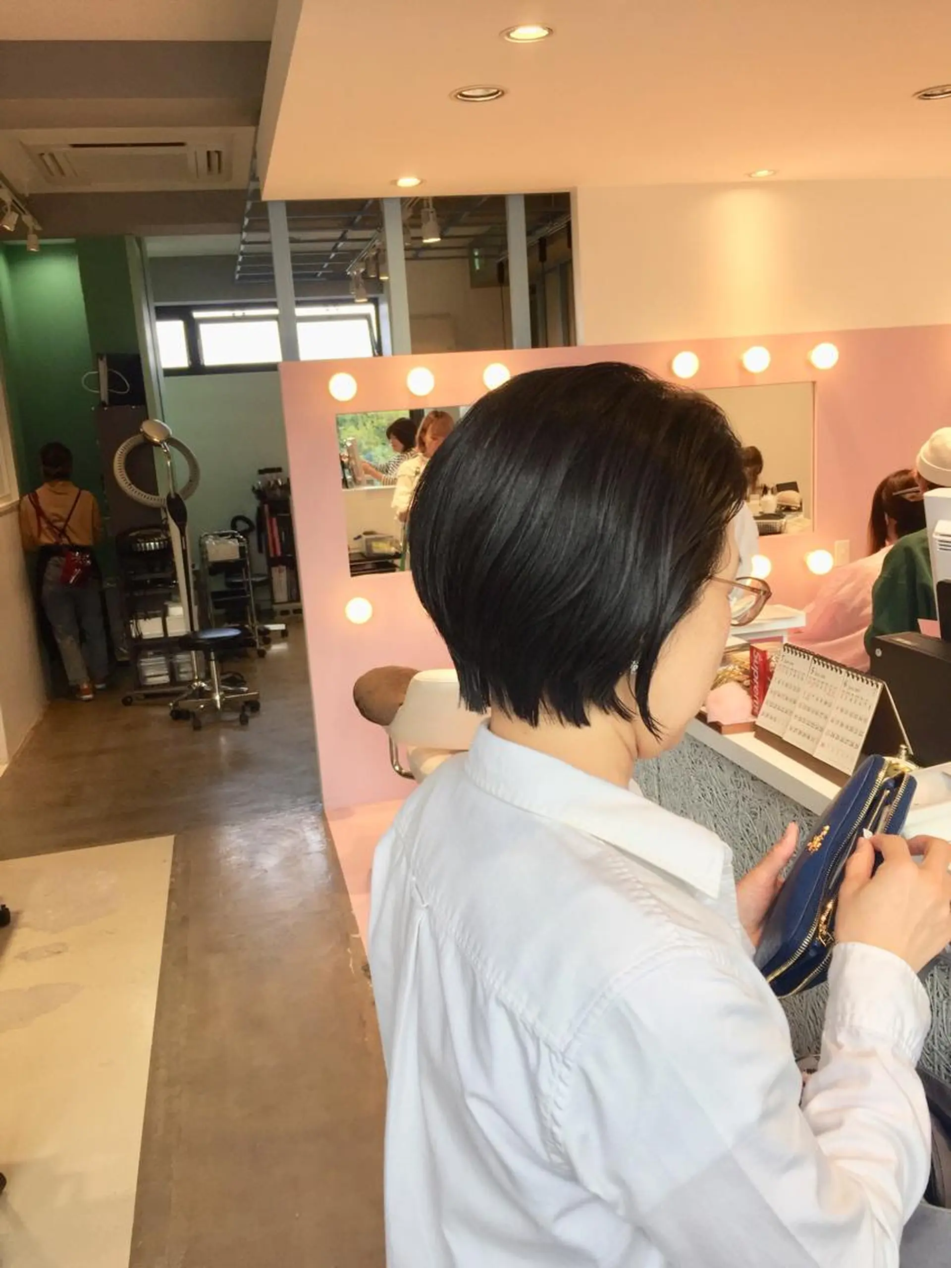 ショート ショートヘア カット ヘアカラー トリートメント 所渉/韓国レイヤー /ウルフカットのヘアスタイル