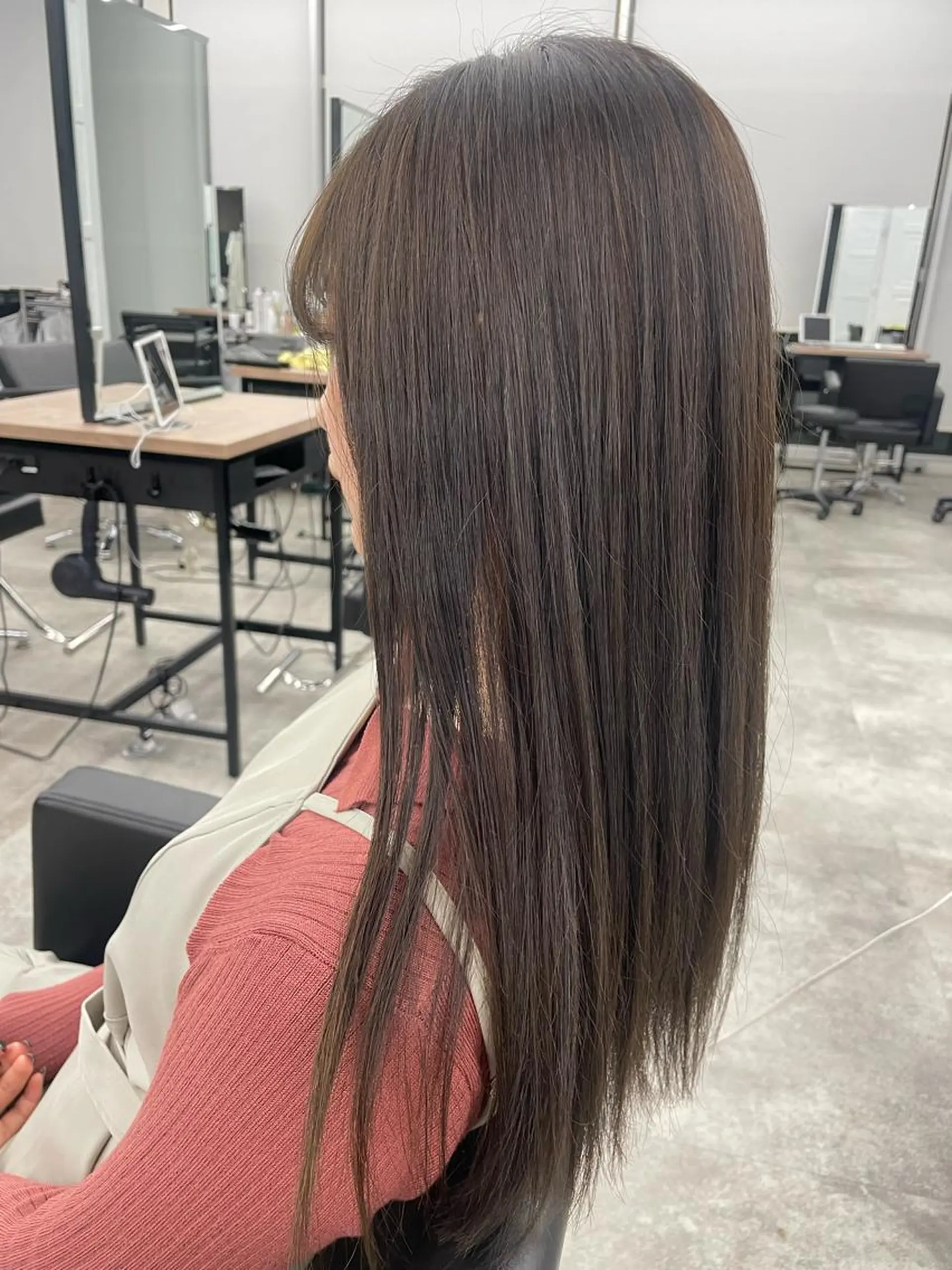 カラー グレージュ OAK 学芸大学所属・秋葉萌　透明感カラー /レイヤー/ボブ♡のヘアスタイル