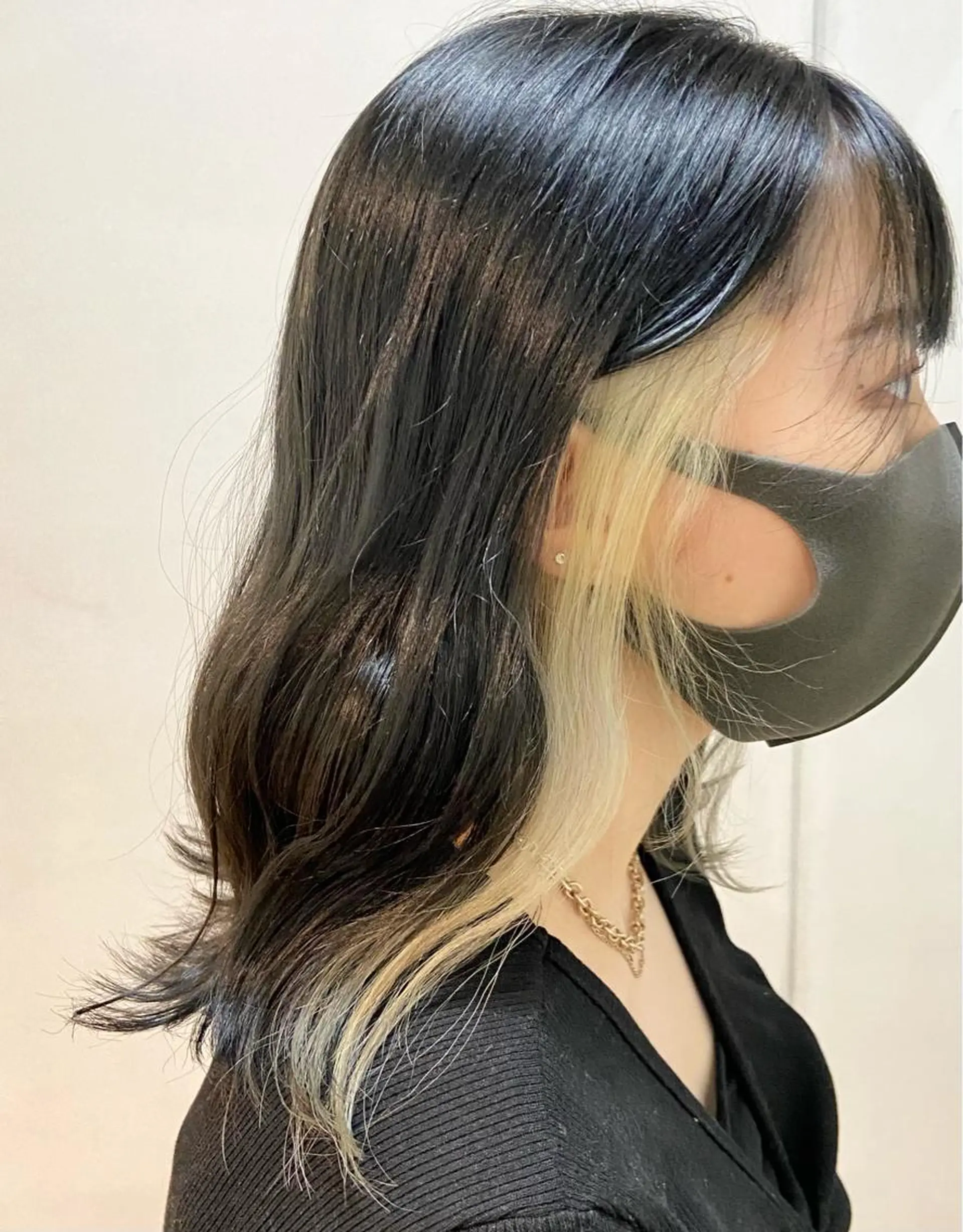 セミロング カラー 石崎 真維のヘアスタイル