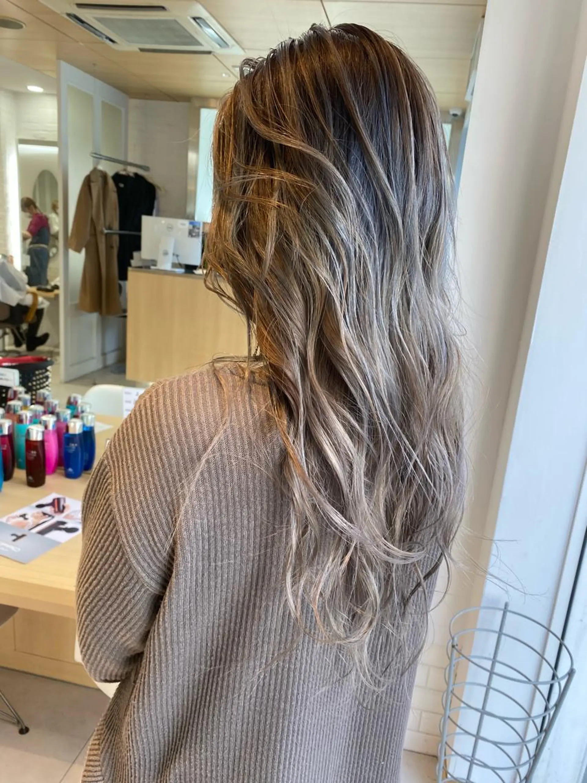 ロング カラー バレイヤージュ ブリーチ レイヤーカット 🍀透明感抜群🍀/ ハイトーンカラーのヘアスタイル