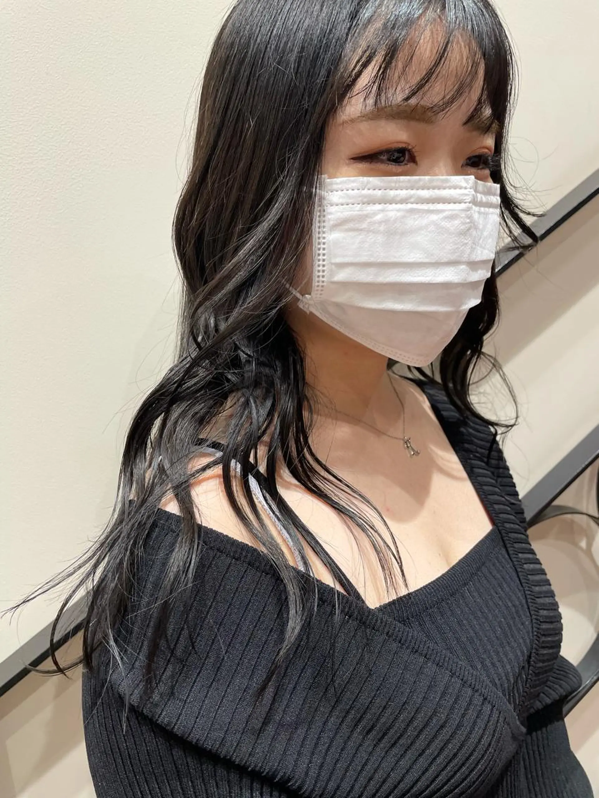 セミロング カラー 黒髪 似合わせカット tomo🍒パーマ ハイトーン似合わせのヘアスタイル