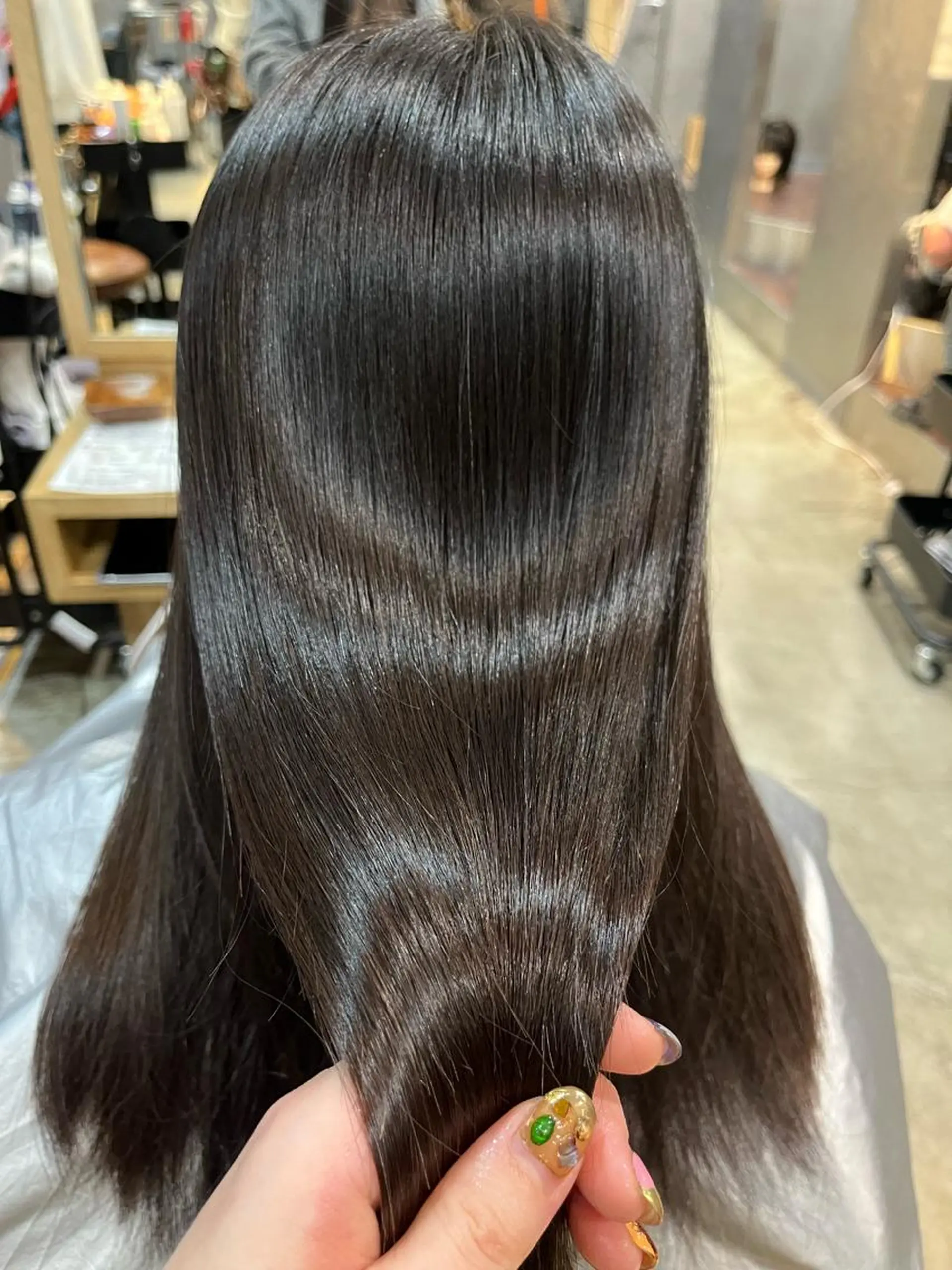 セミロング Inity所属・Inity 新谷茉璃のヘアスタイル