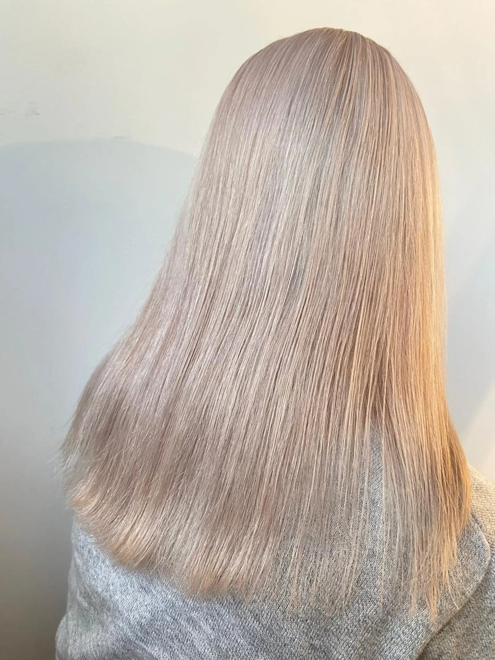 ロング カラー ベージュカラー ブリーチ ホワイトベージュ ヘアカラー so.所属・🌿自然なハイトーン 竹本悠太郎のヘアスタイル