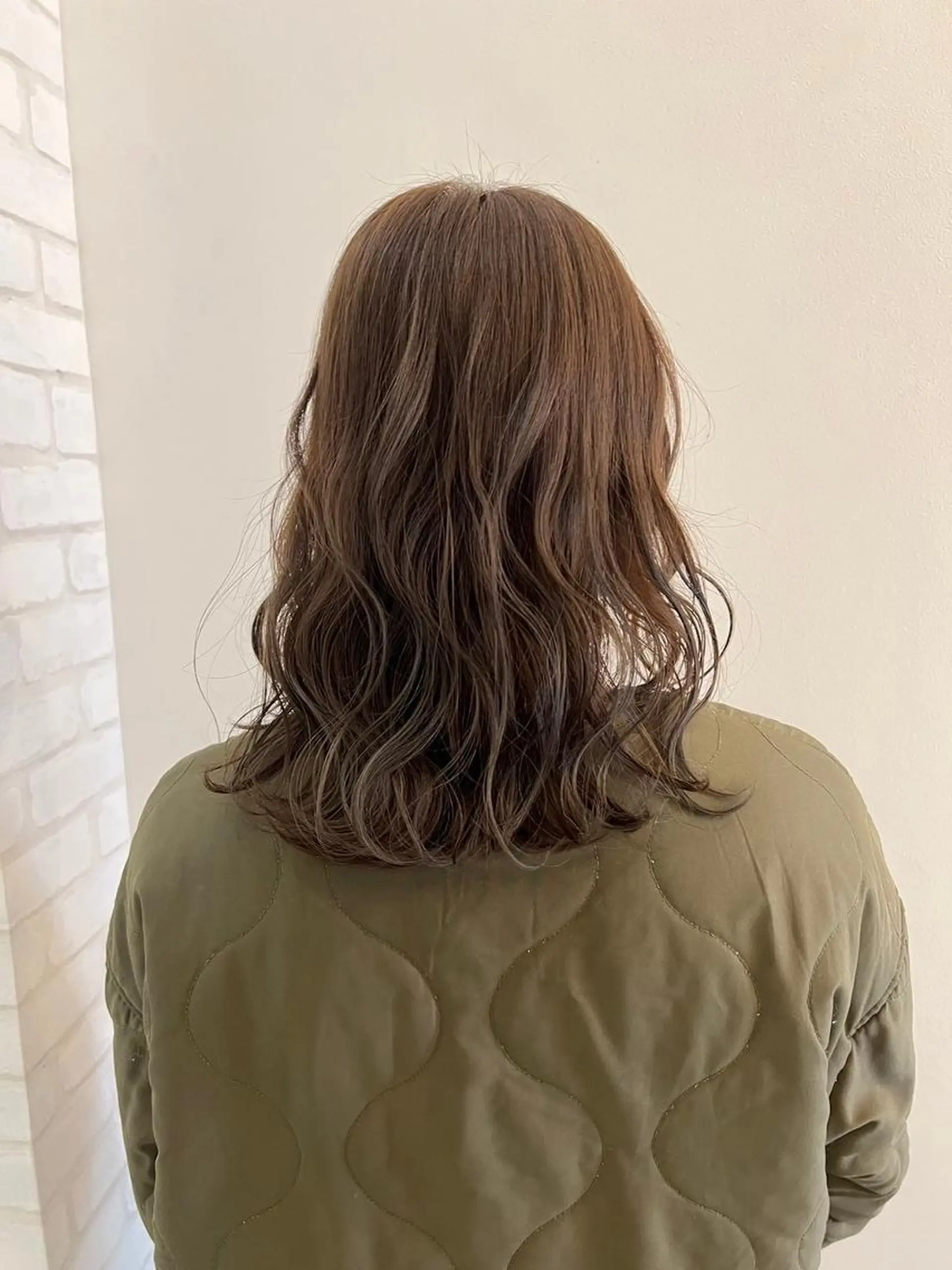 セミロング パーマ カラー 山崎 れいなのヘアスタイル