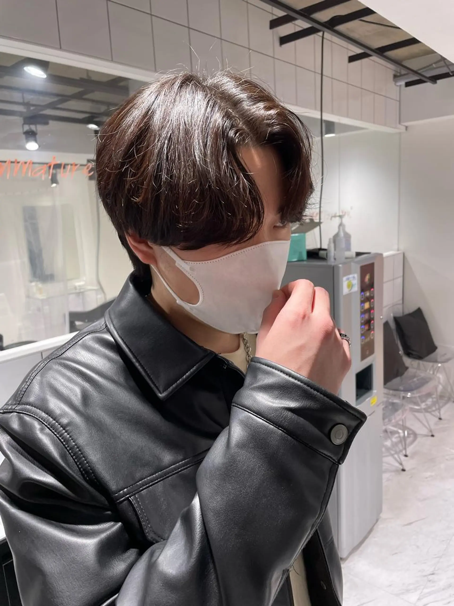 ショート カラー パーマ ヘアアレンジ メンズ キッズ マツエク・マツパ アイブロウ アップバング センターパート メンズハイトーン マッシュウルフ マッシュ カット パーマ ヘッドスパ ヘアセット スパイキー/フェザー /波巻き/かいとのヘアスタイル