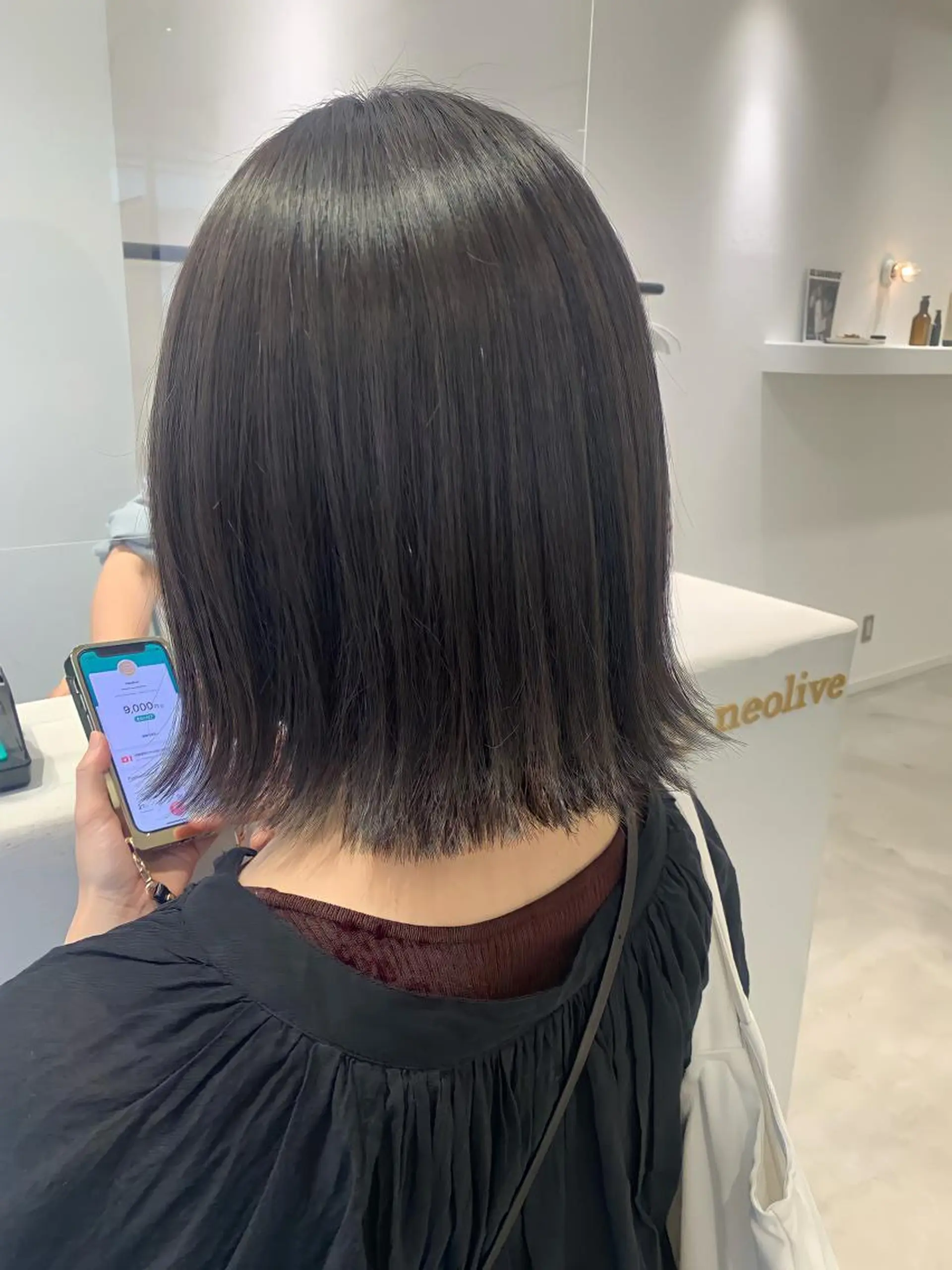 ミディアム カラー ぱつっとボブ/ 小野あかねのヘアスタイル