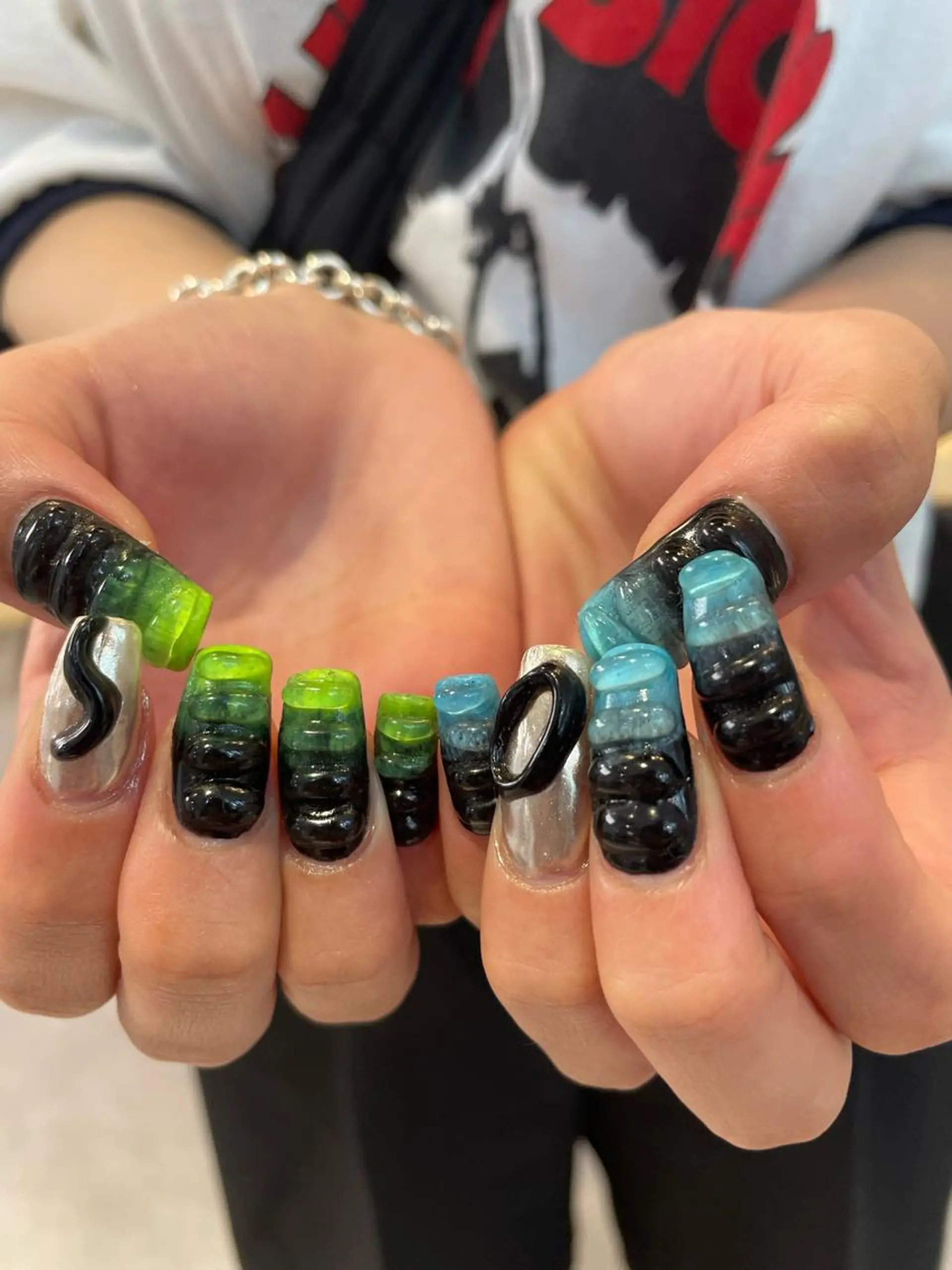 ネイル ぷっくりネイル ハンドネイル hair&nail ☯️アイリ☯️のネイルデザイン