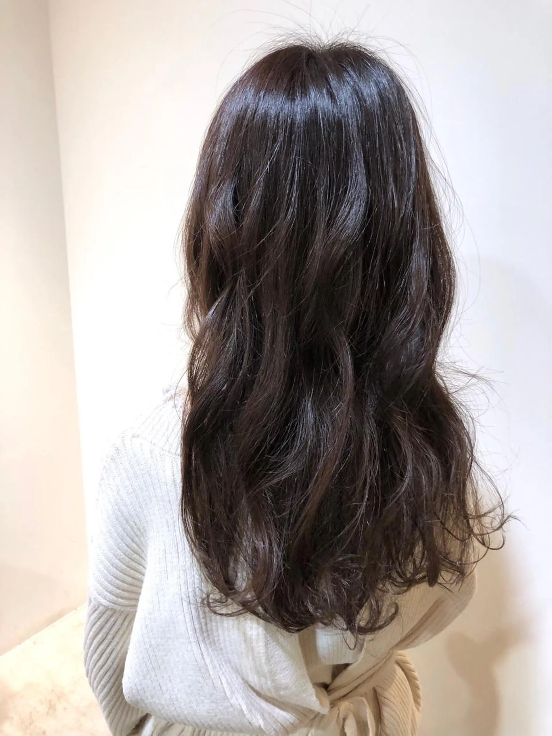 ロング カラー MIOベージュカラー 柔らかいカラーのヘアスタイル