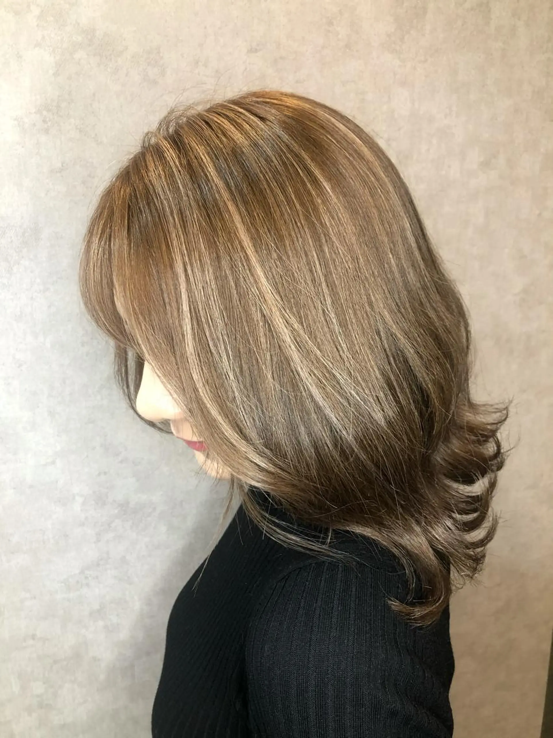 ショート カラー ベージュカラー ハイライトカラー ハイトーンカラー ハイライト 工藤 綾華のヘアスタイル