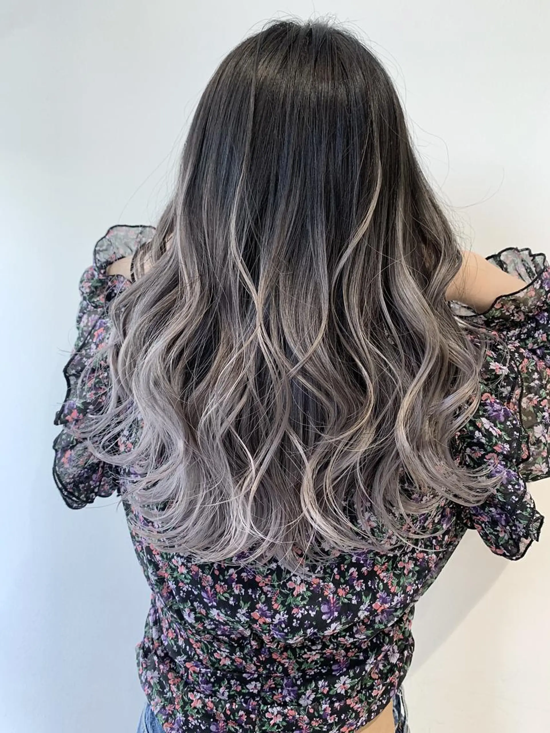 ロング カラー ヘアアレンジ パーマ 公式 Ease by amble luxeのヘアスタイル