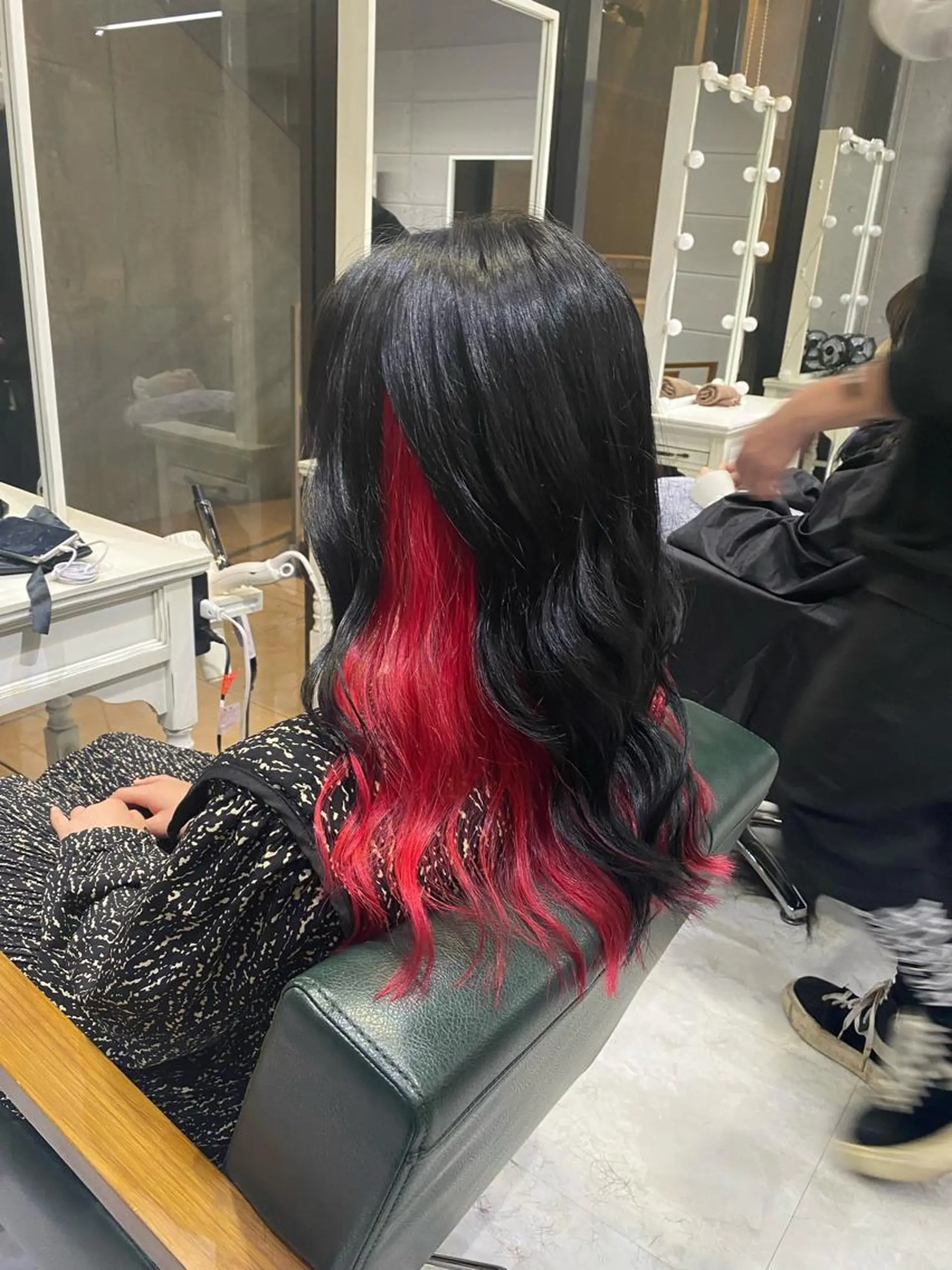 セミロング カラー 黒髪 レッドカラー カット ヘアカラー 金子 真悠のヘアスタイル