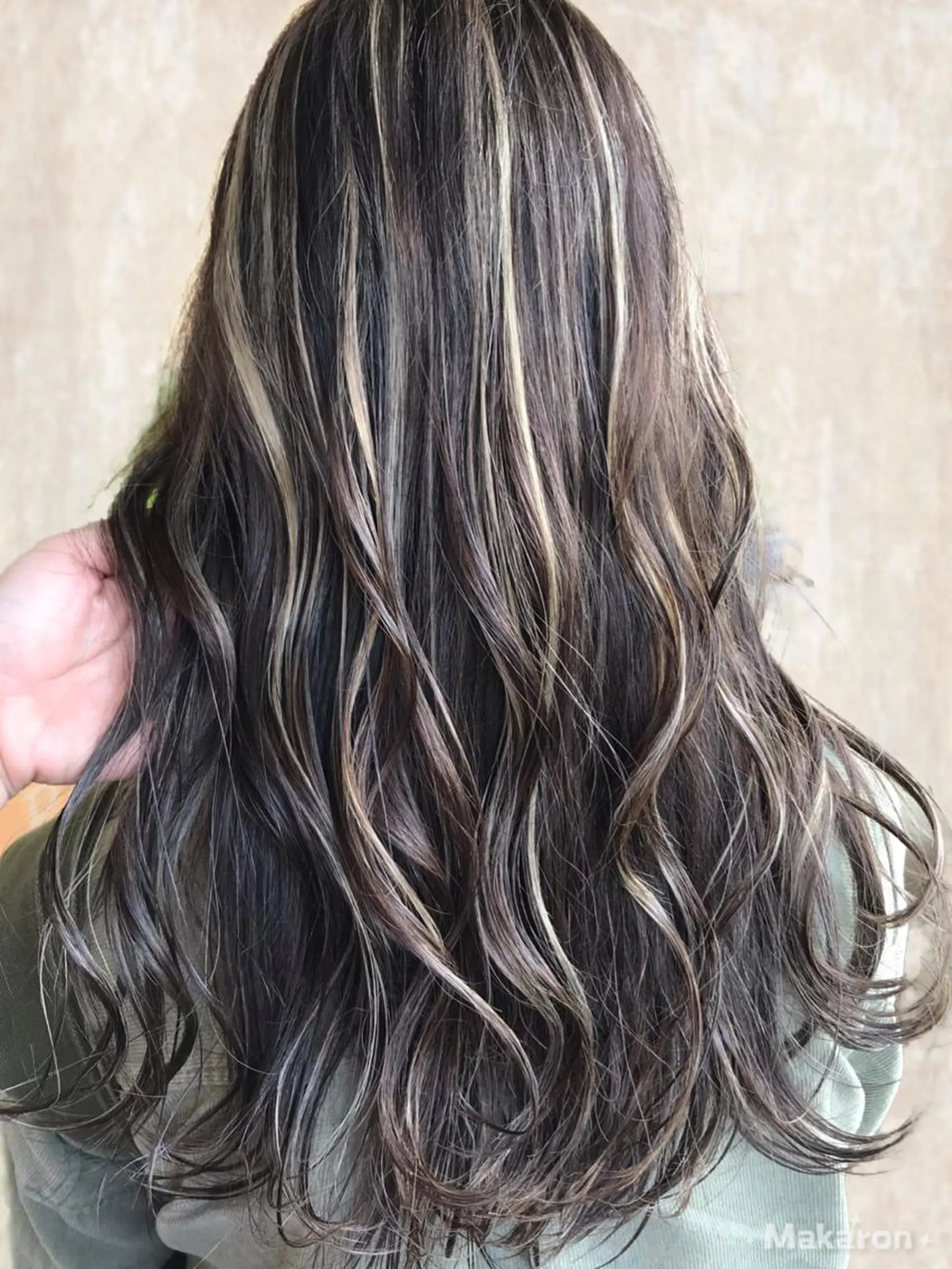 ロング カラー ケアカラー デザインカラー ハイライトカラー 3Dハイライト ハイライト カット ヘアカラー トリートメント hair works raptureのヘアスタイル