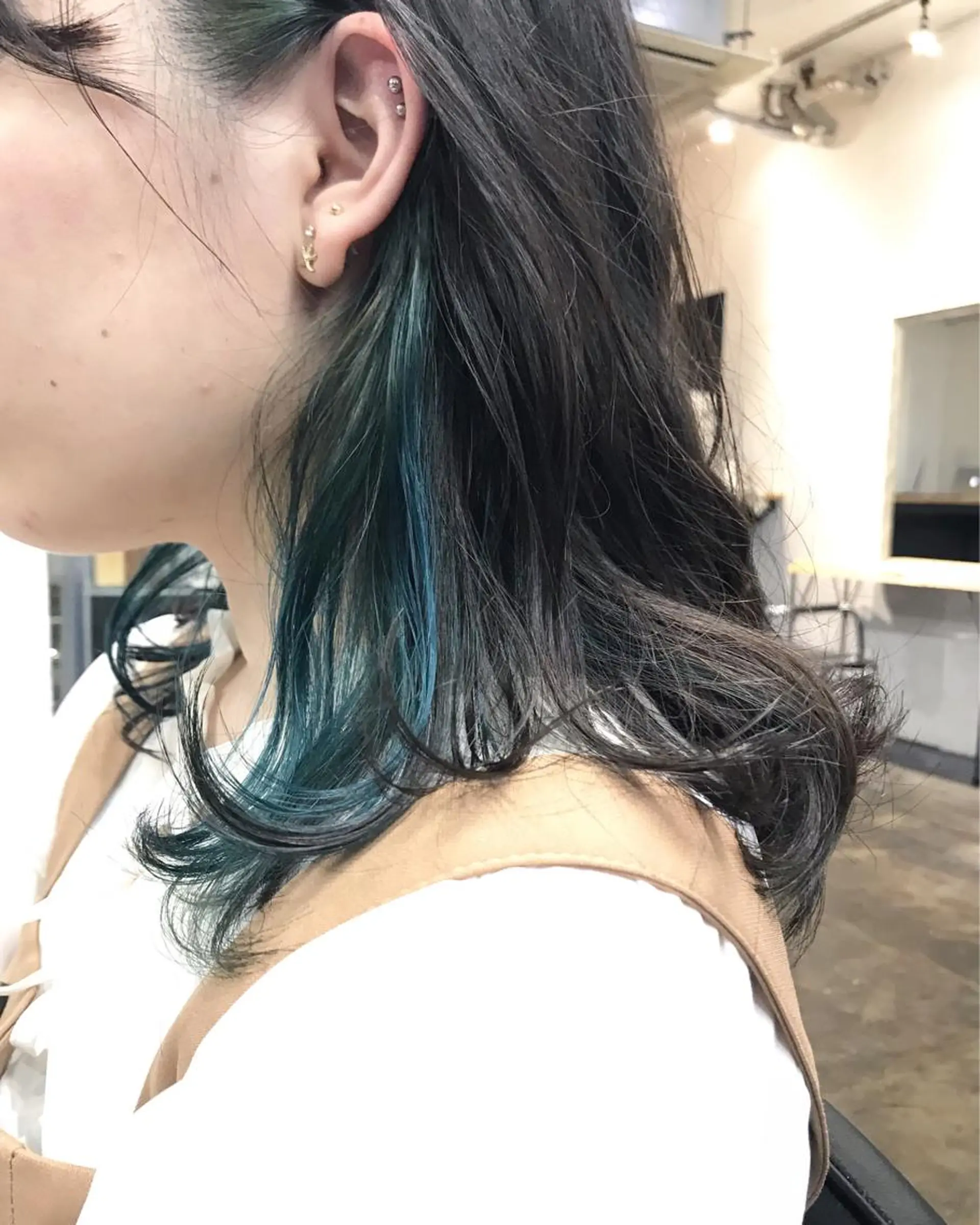 ミディアム カラー ダブルカラー イヤリングカラー ハイライトカラー イルミナカラー インナーカラー 🔆学生に人気🔆 AEQUITASのヘアスタイル