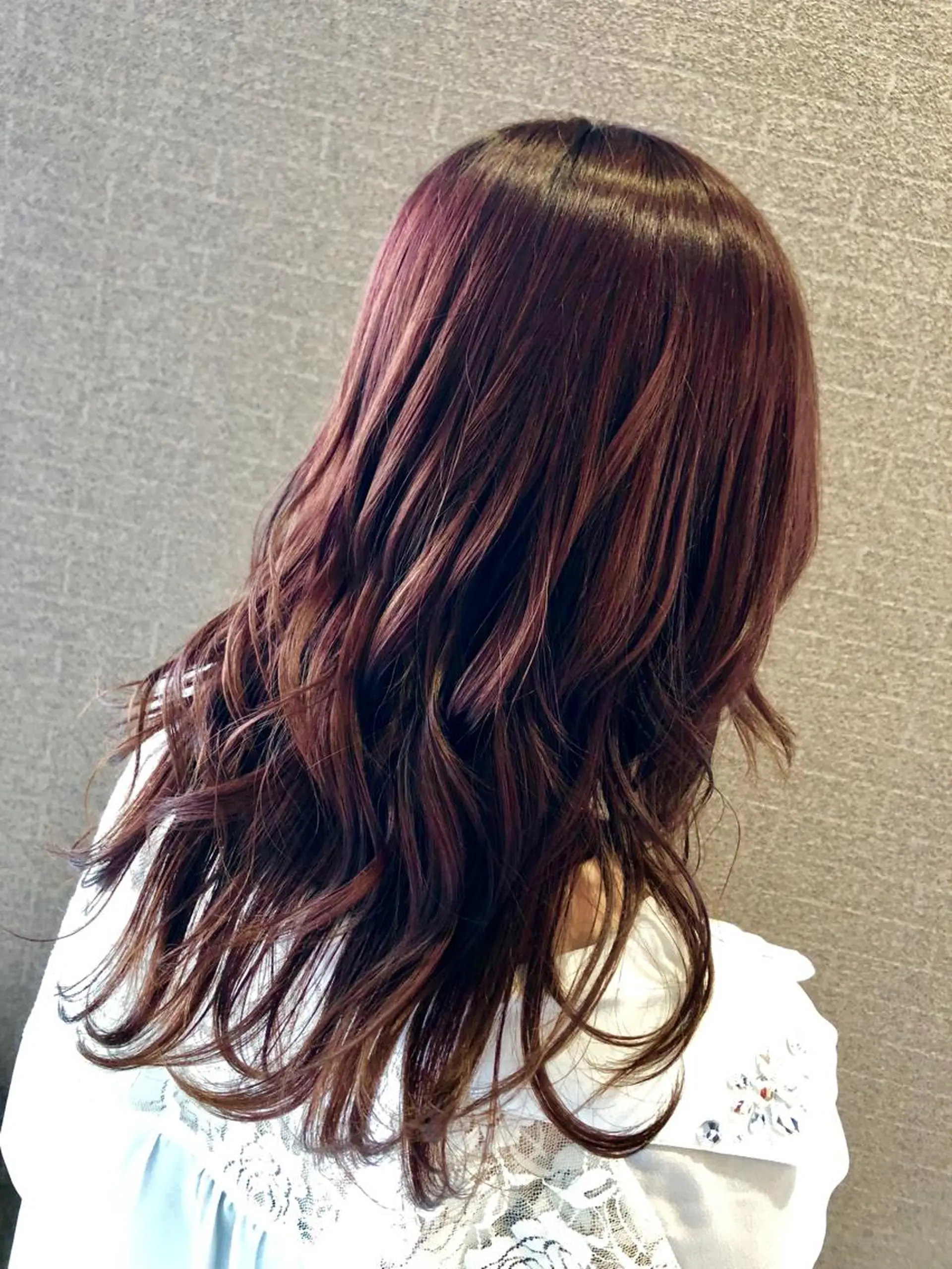 セミロング カラー ヘアアレンジ NEO Beauty Salon所属・𝐍𝐄𝐎 𝐉𝐔𝐑𝐈のネイルデザイン