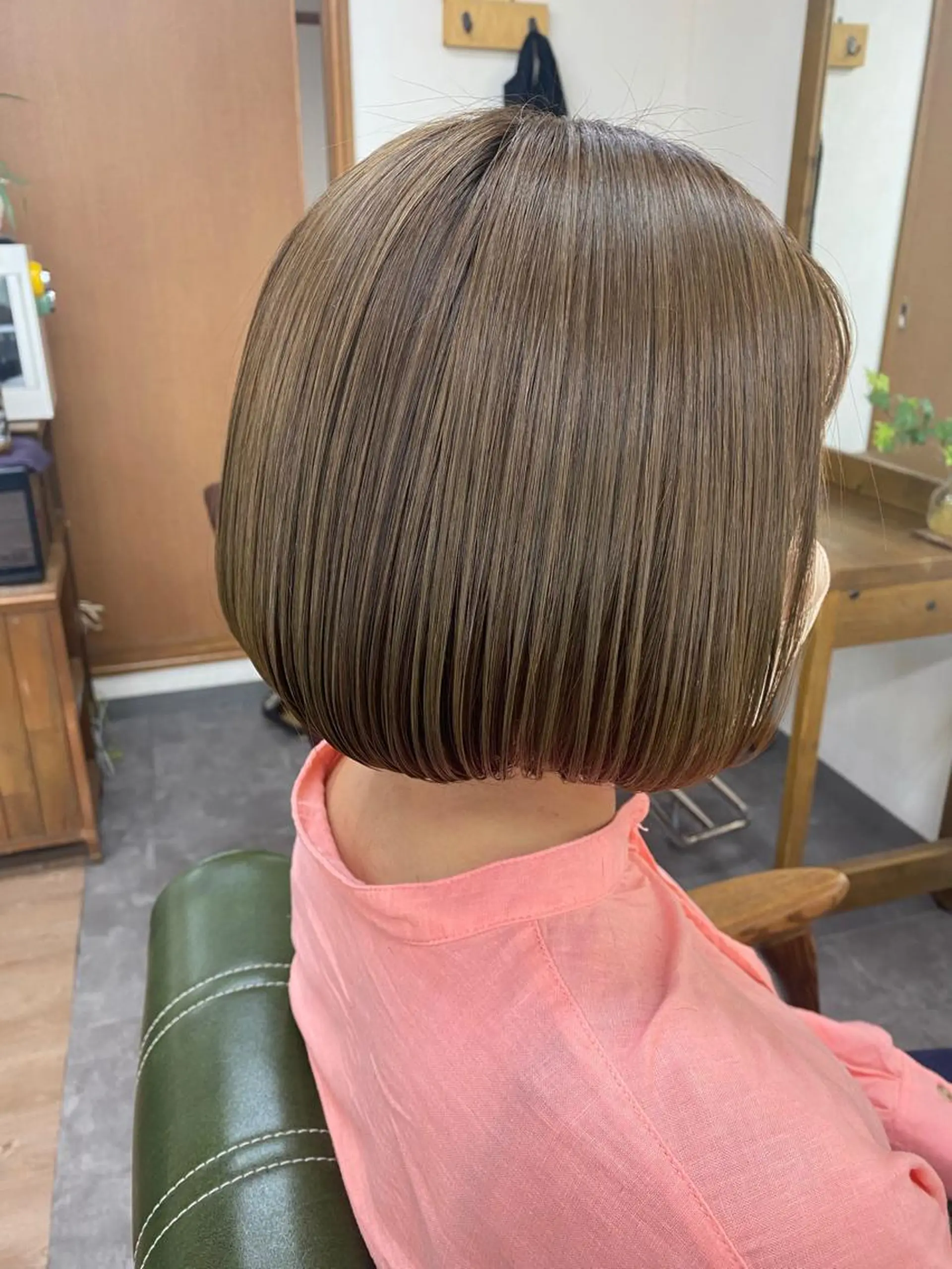 ショート カラー ショートボブ ベージュカラー オリーブベージュ ボブ 髪質改善 カット ヘアカラー トリートメント 永沼 真依のヘアスタイル