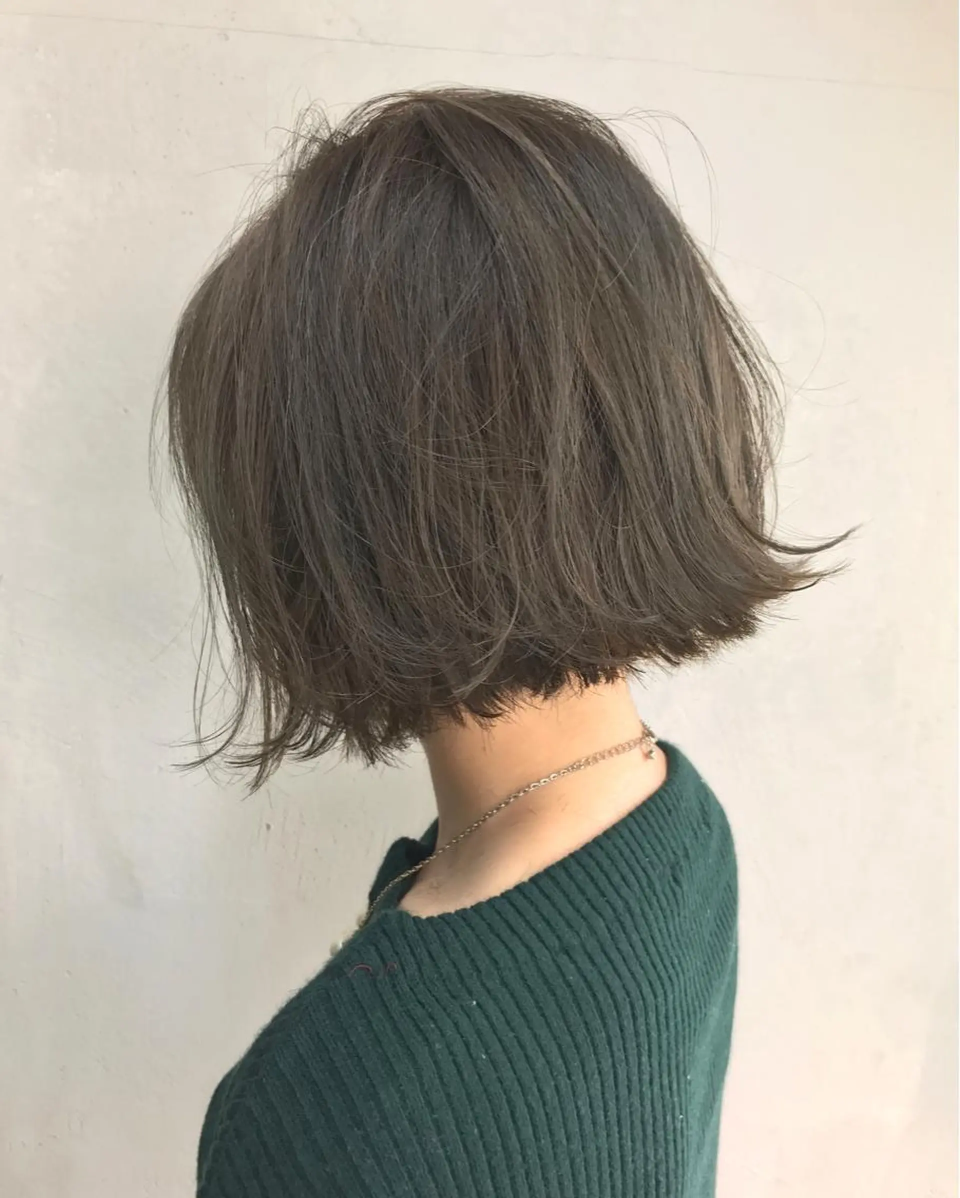 ショート ボブ TOMOYAレイヤー ブリーチ縮毛矯正のヘアスタイル