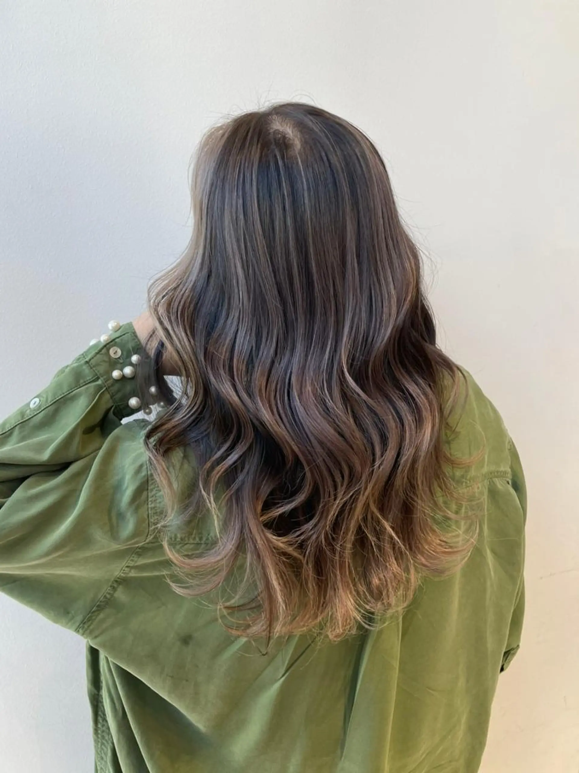 カラー アッシュ ベージュカラー ブルーカラー ブルーグレー ブルーグレージュ 公式 Ease by amble luxeのヘアスタイル