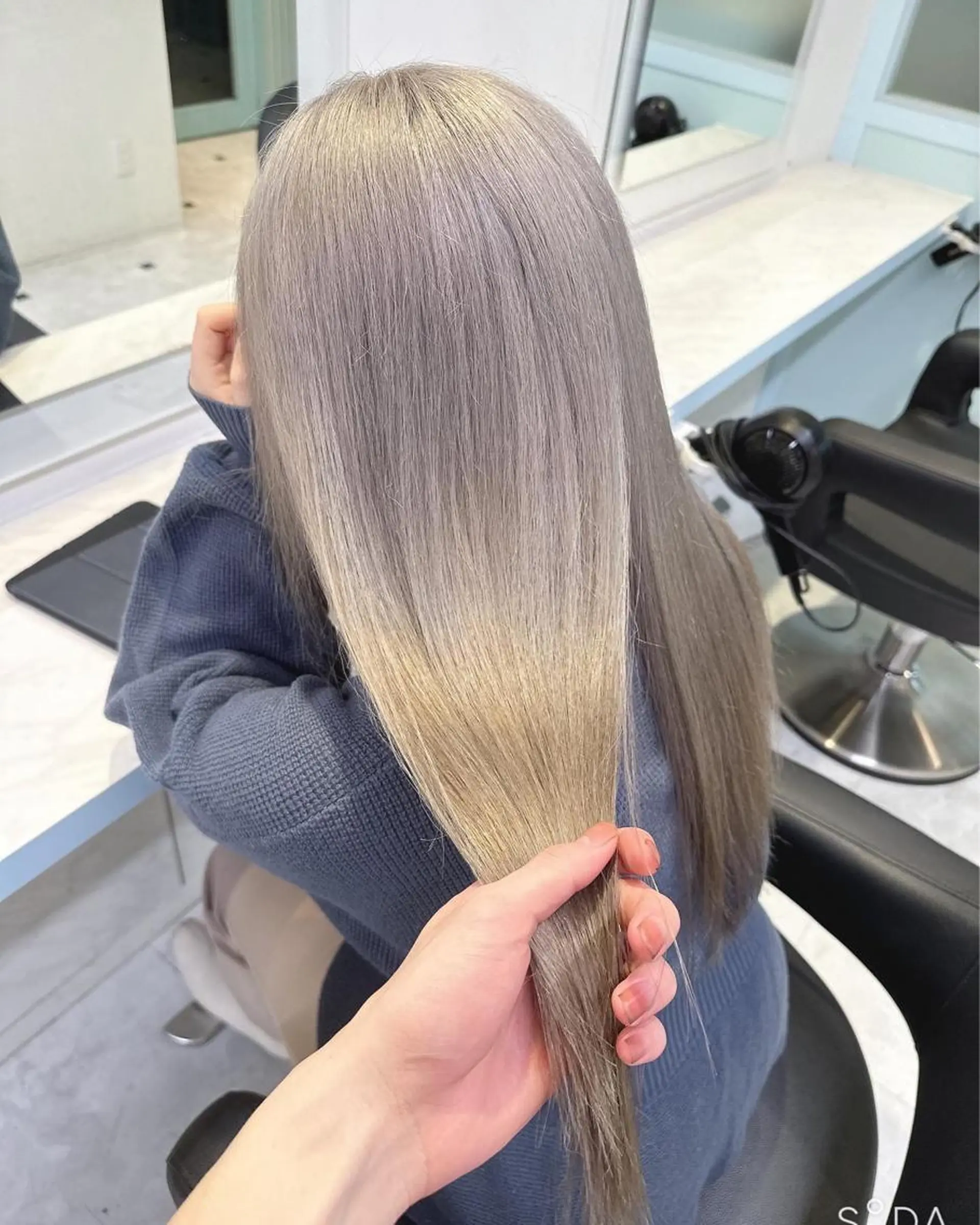 ロング カラー 🪄池袋ハイトーン 🪄ブリーチカラーのヘアスタイル