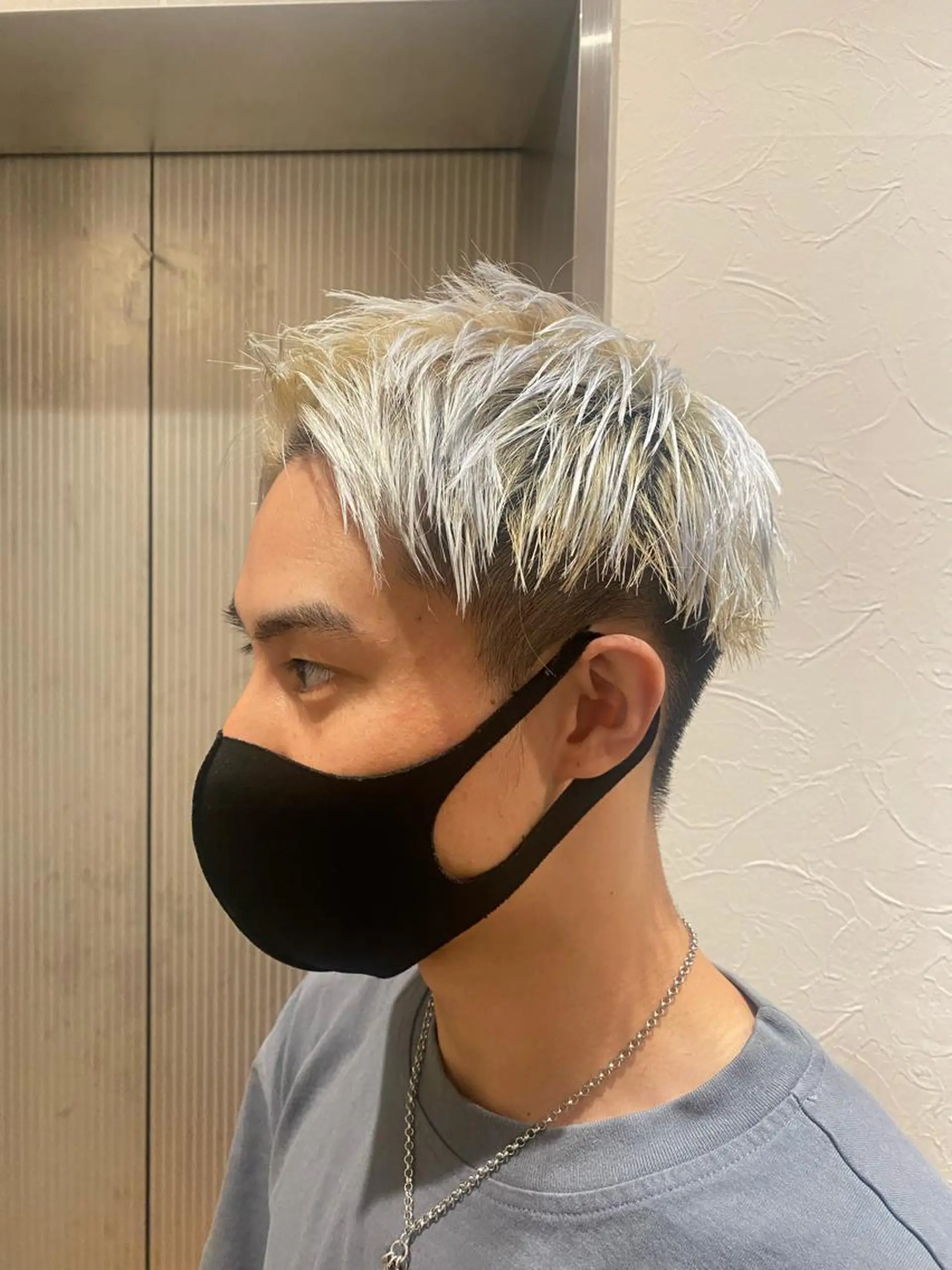 ショート メンズ 韓国ヘア顔周りカット 艶髪ベージュtamaのヘアスタイル