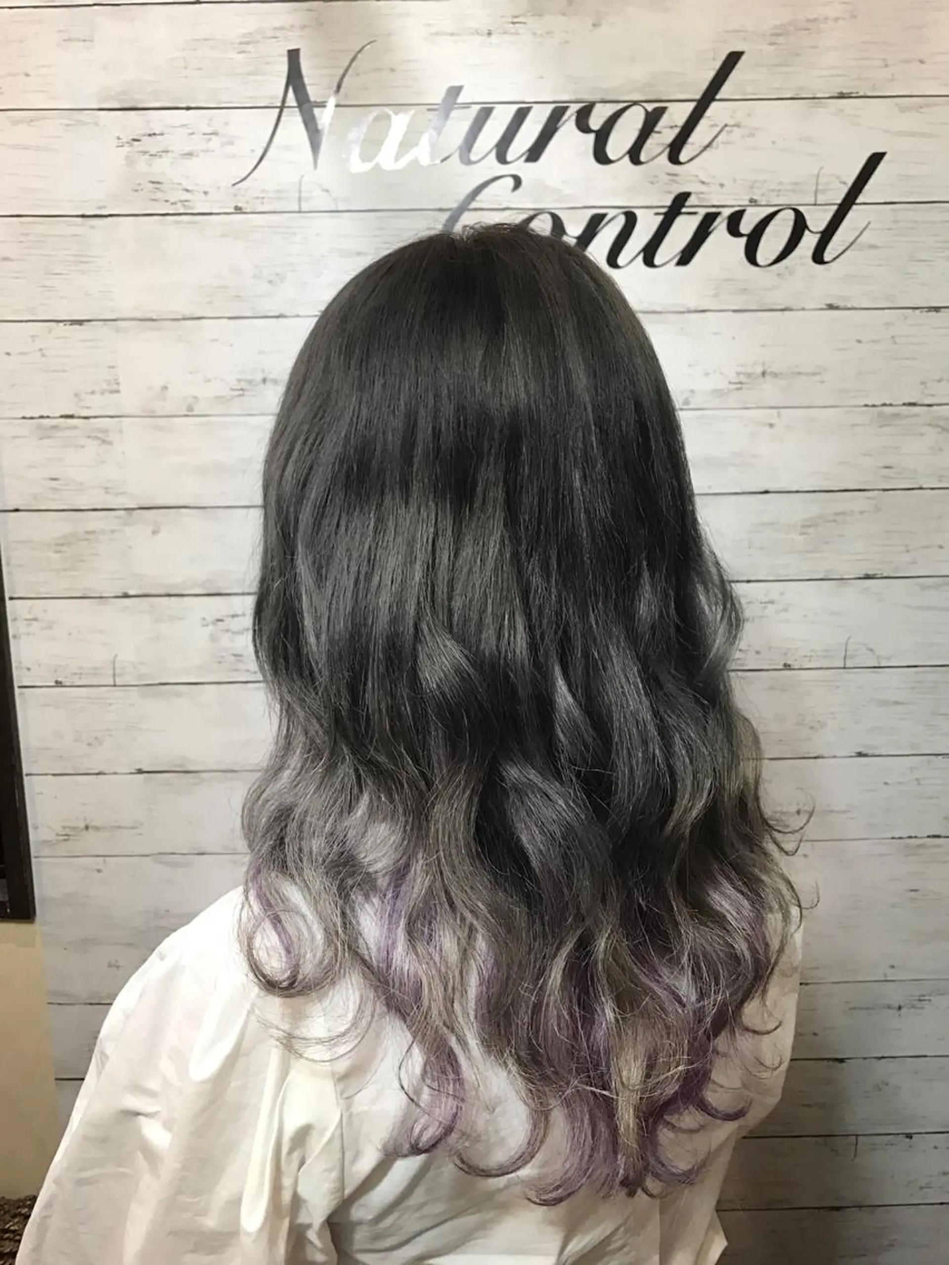 セミロング カラー ダークグレー バイオレットカラー エクステ ていねい技術No.1 🌈諏訪 健太のヘアスタイル